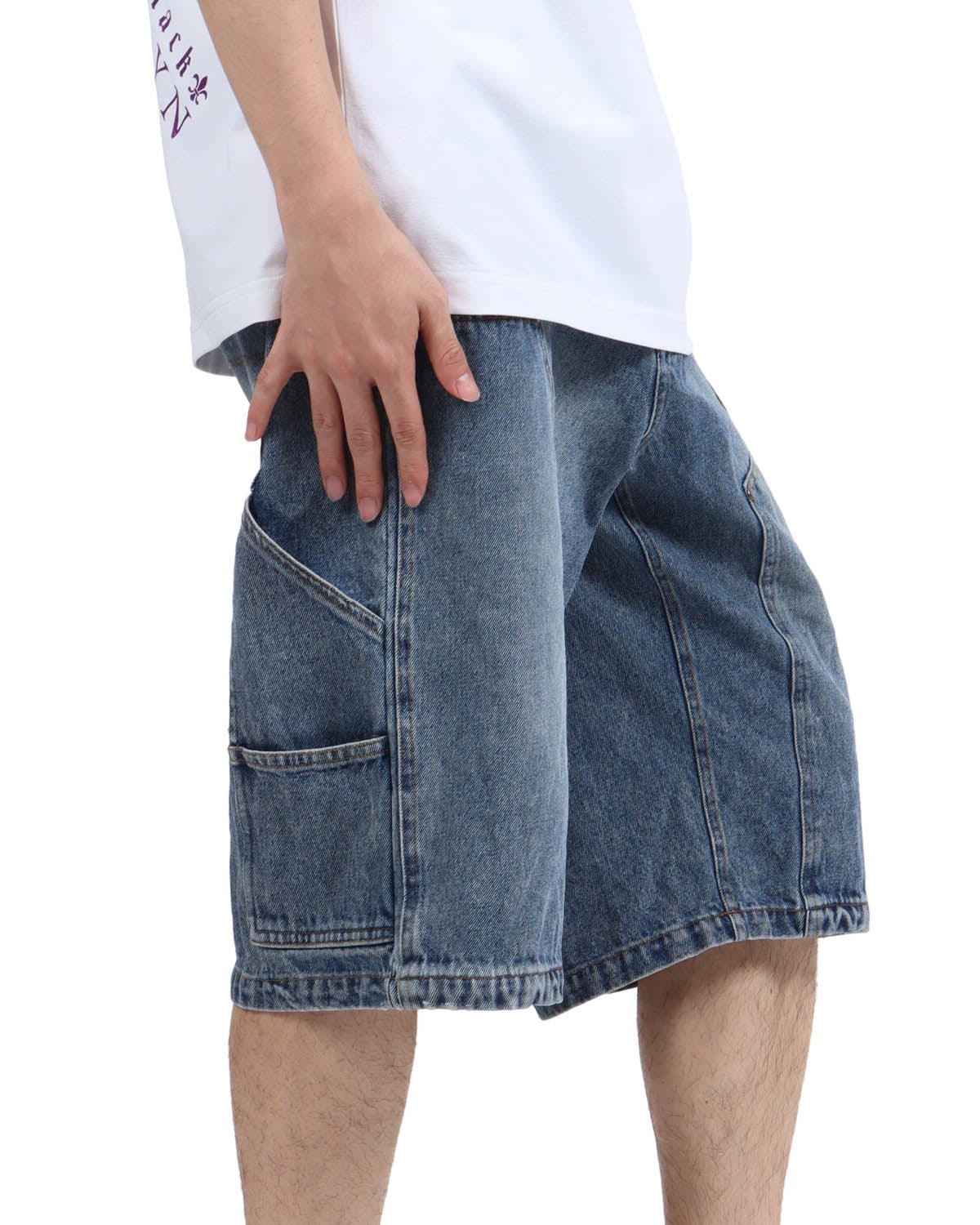 インディゴ：173cm63kg(34inc着用)