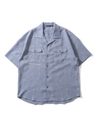 エメラルドグリーン