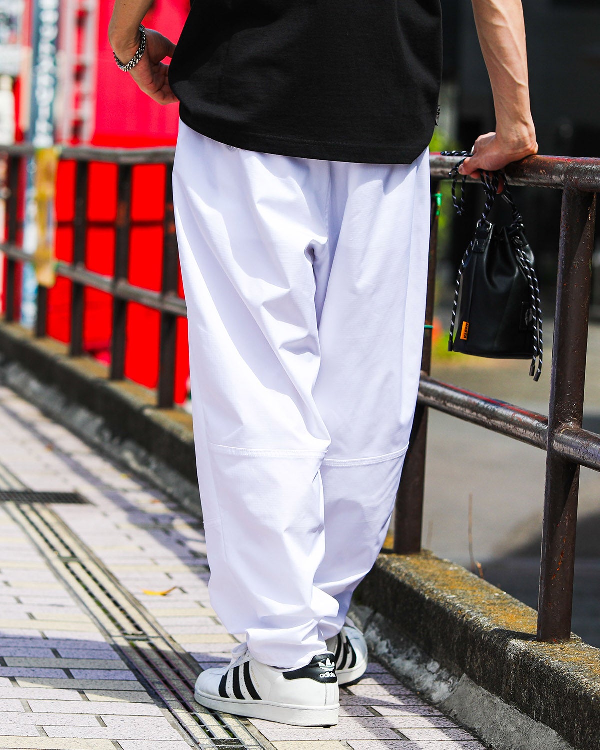 ホワイト：175cm(Mサイズ着用)