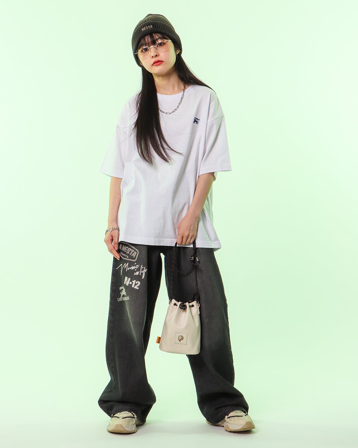 ホワイト：160cm(Mサイズ着用)