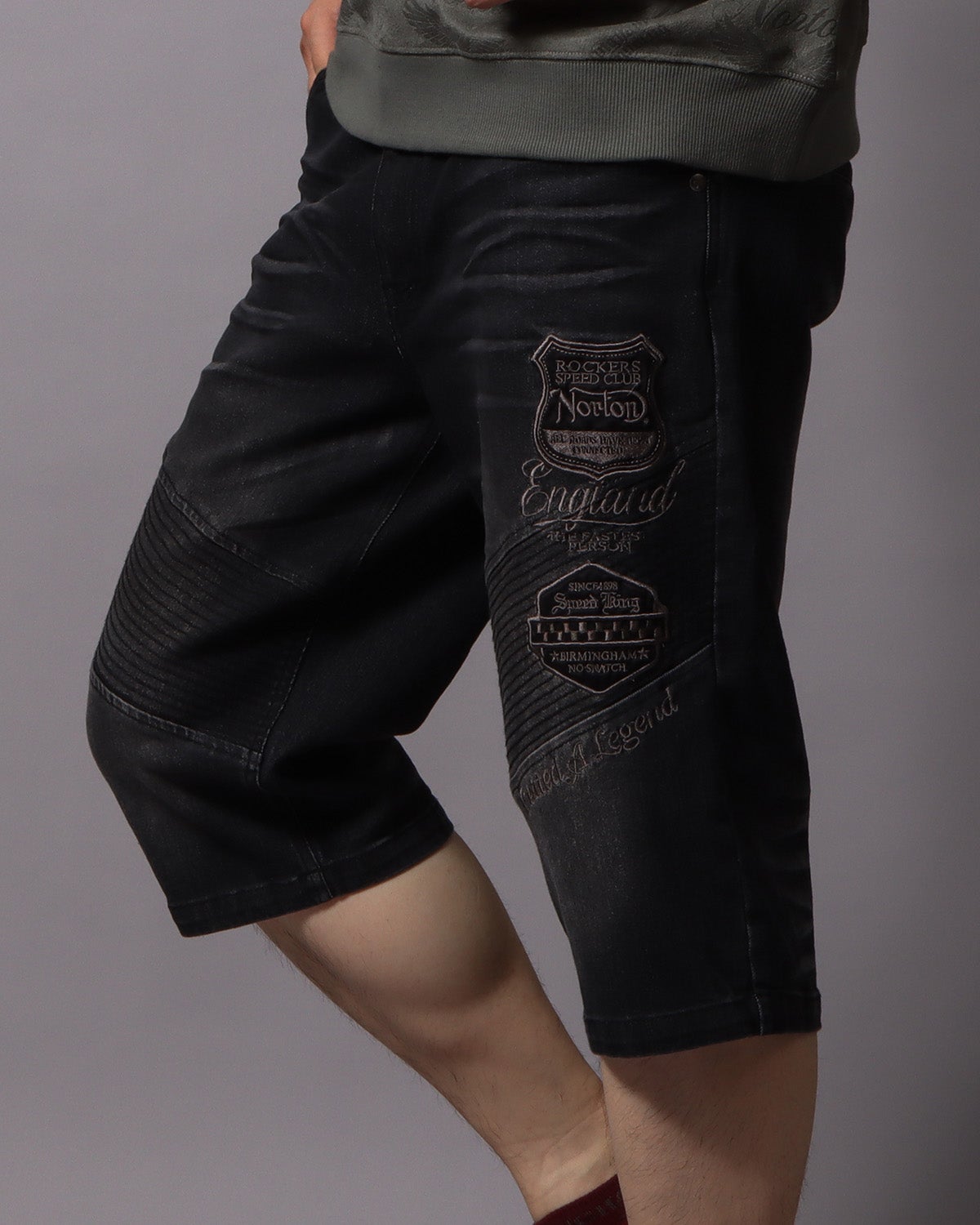 ブラック：178cm/75kg(Lサイズ着用)