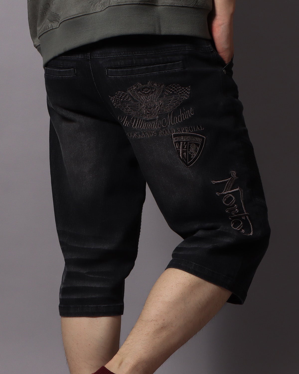 ブラック：178cm/75kg(Lサイズ着用)