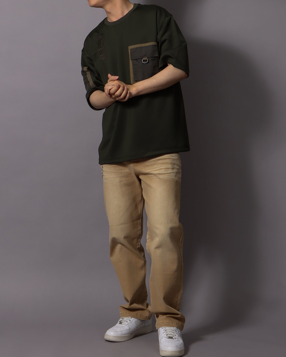 ベージュ：178cm/75kg(Lサイズ着用)