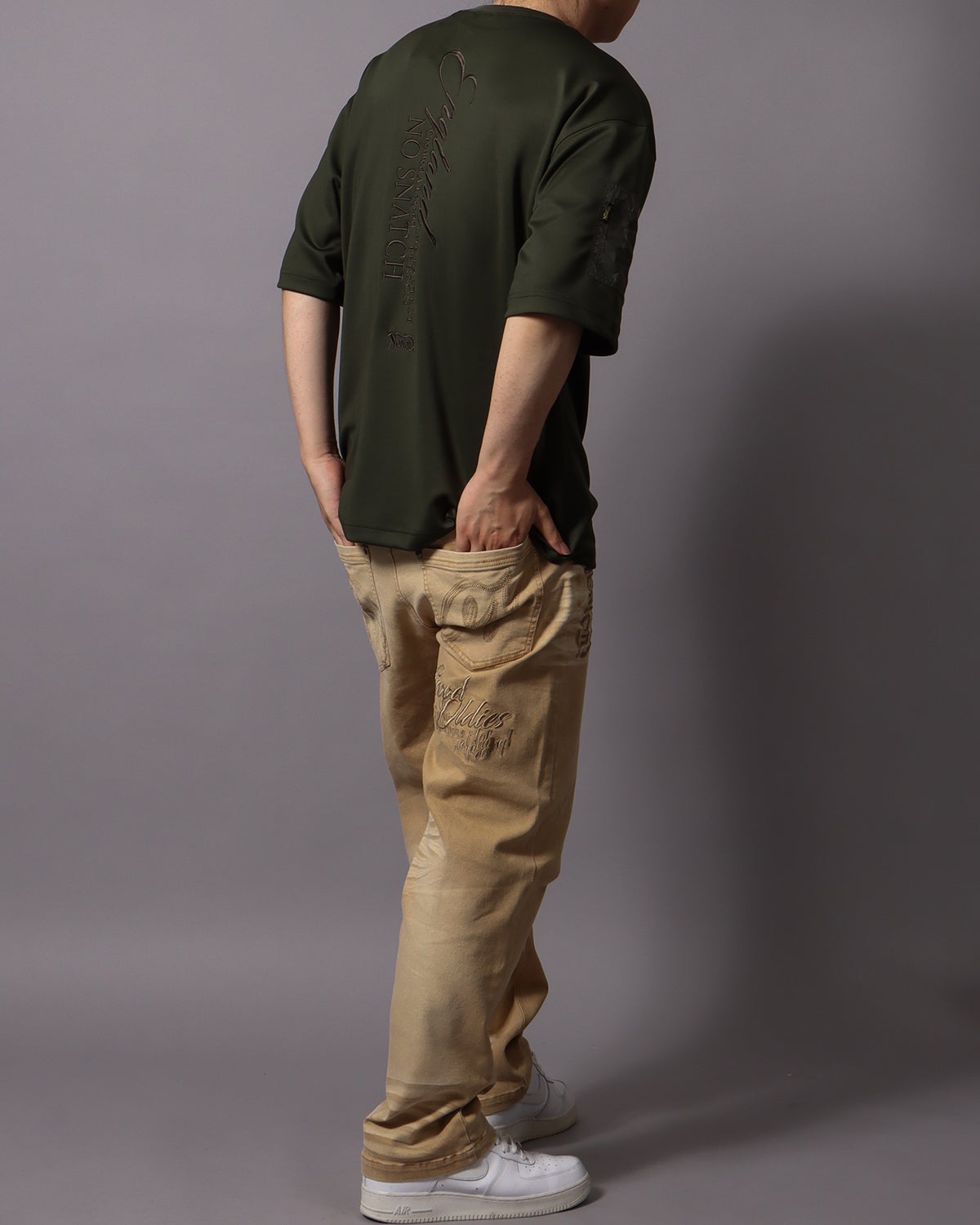 ベージュ：178cm/75kg(Lサイズ着用)