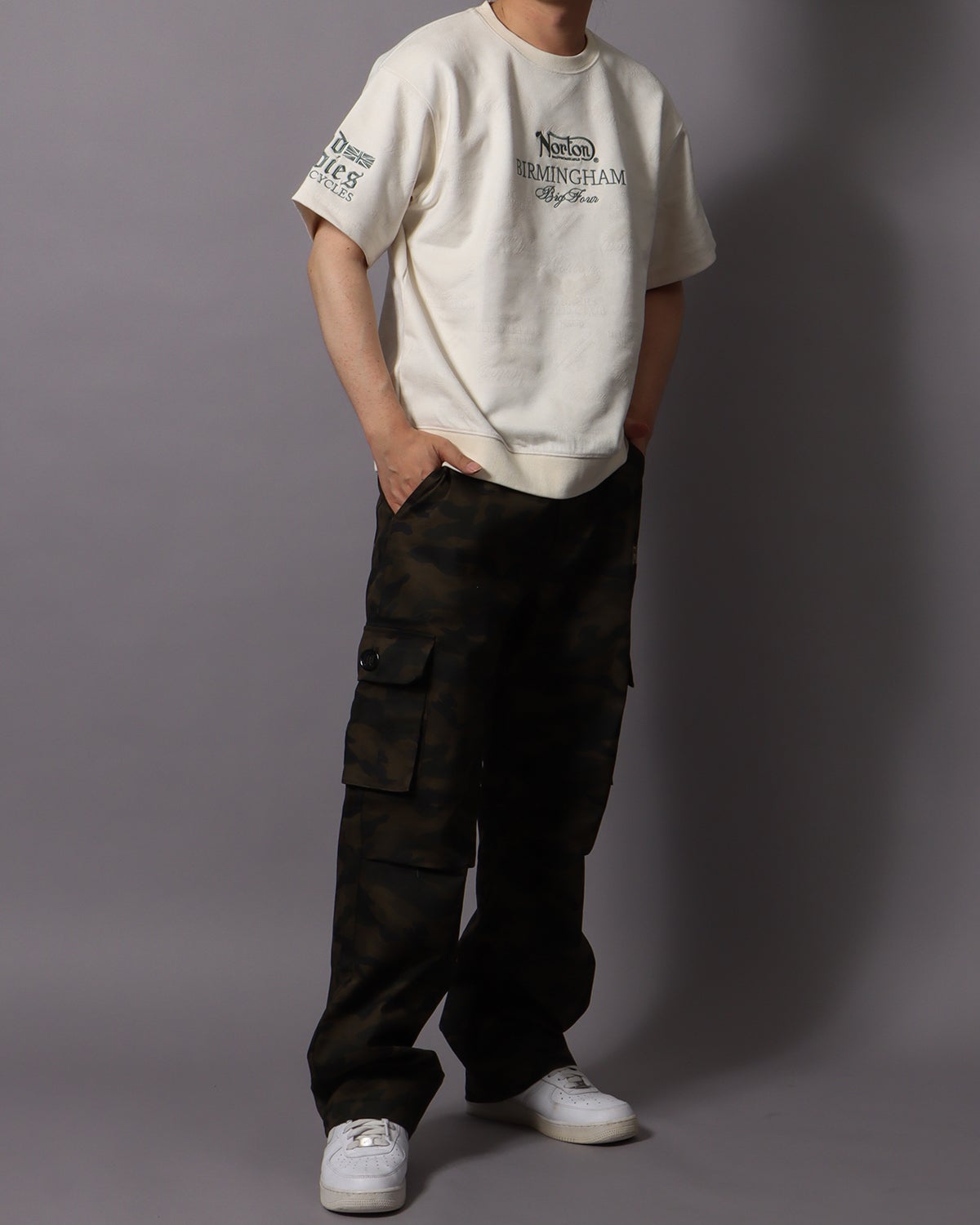 オフホワイト：178cm/75kg(Lサイズ着用)