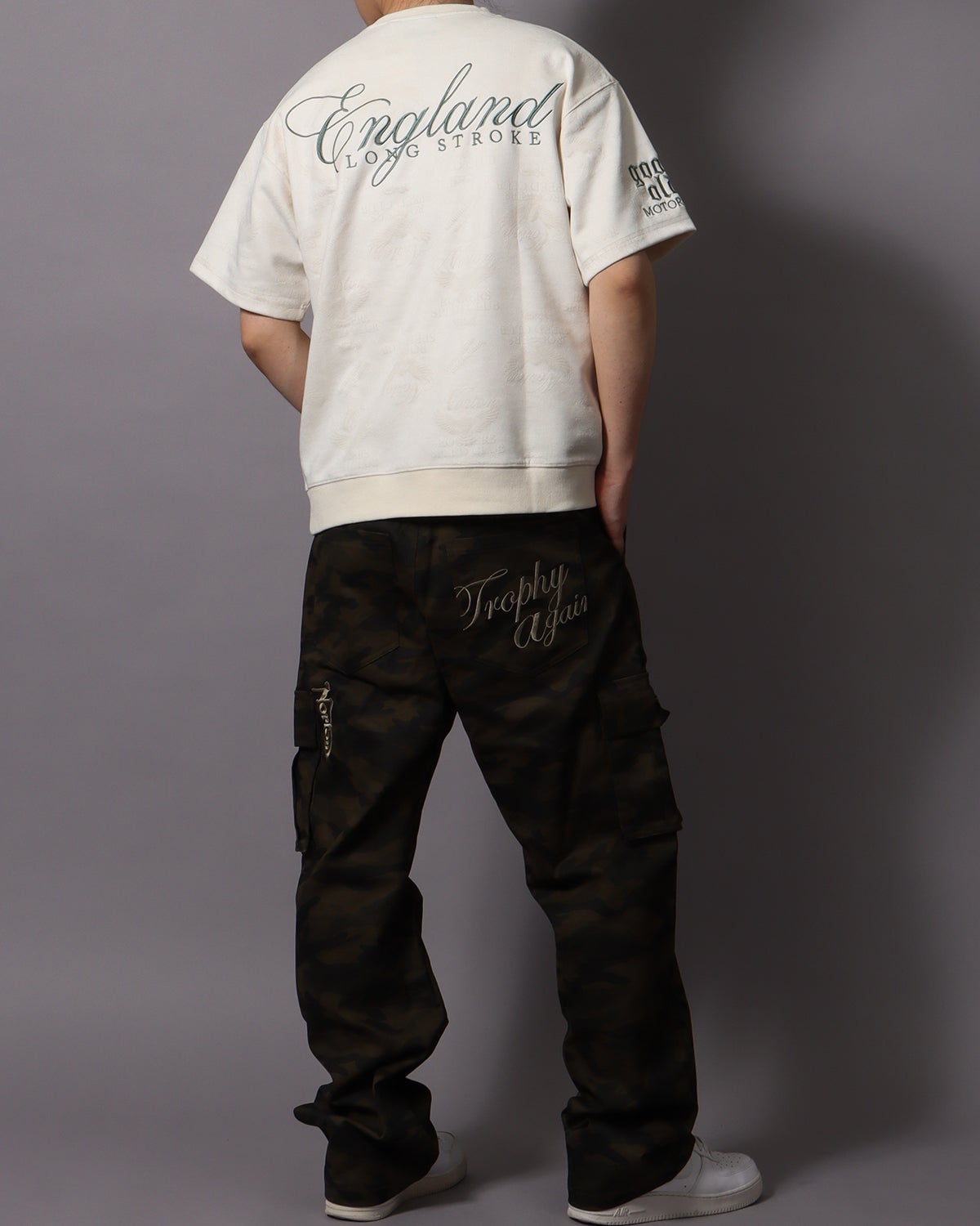 オフホワイト：178cm/75kg(Lサイズ着用)