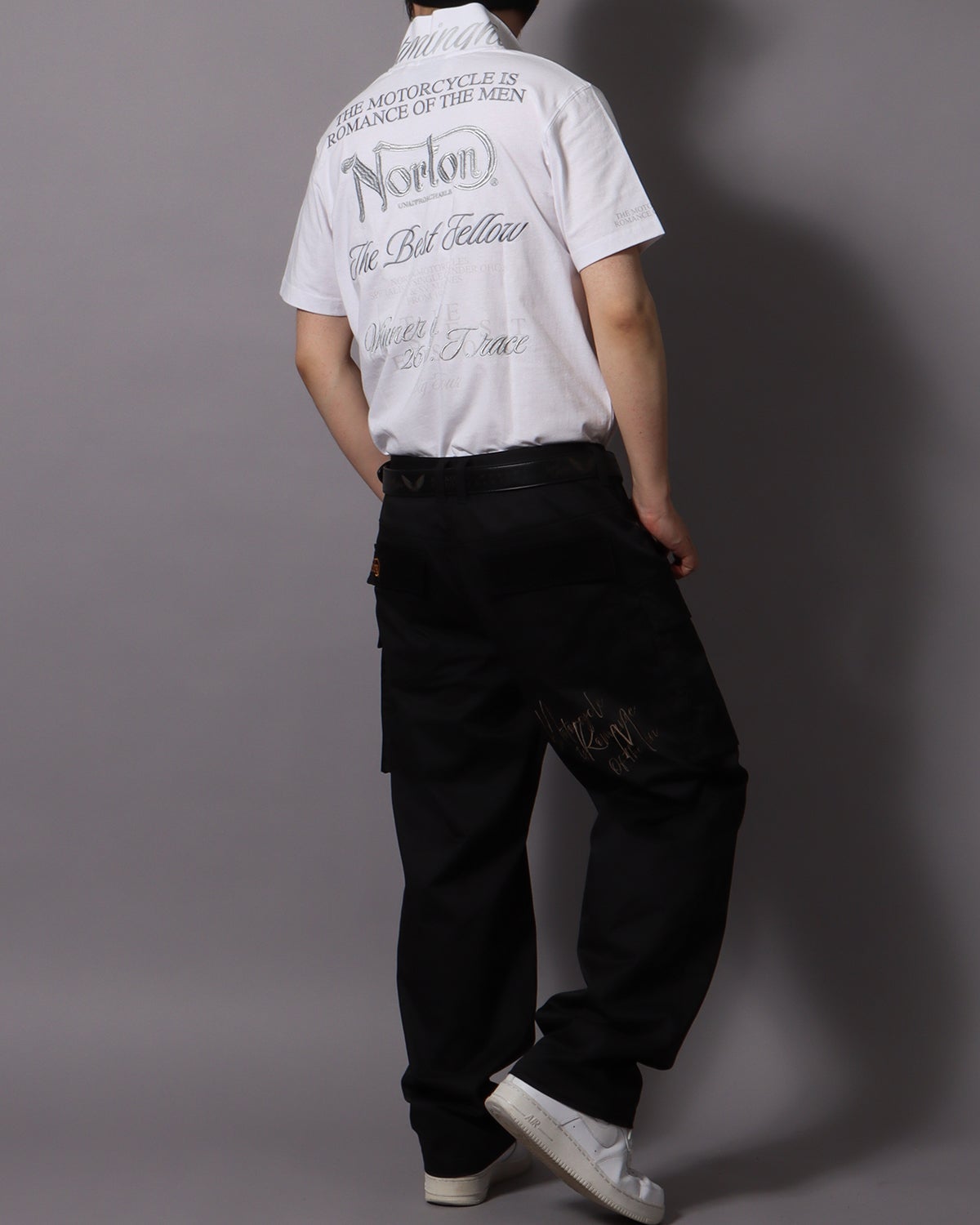 ホワイト：178cm/75kg(Lサイズ着用)