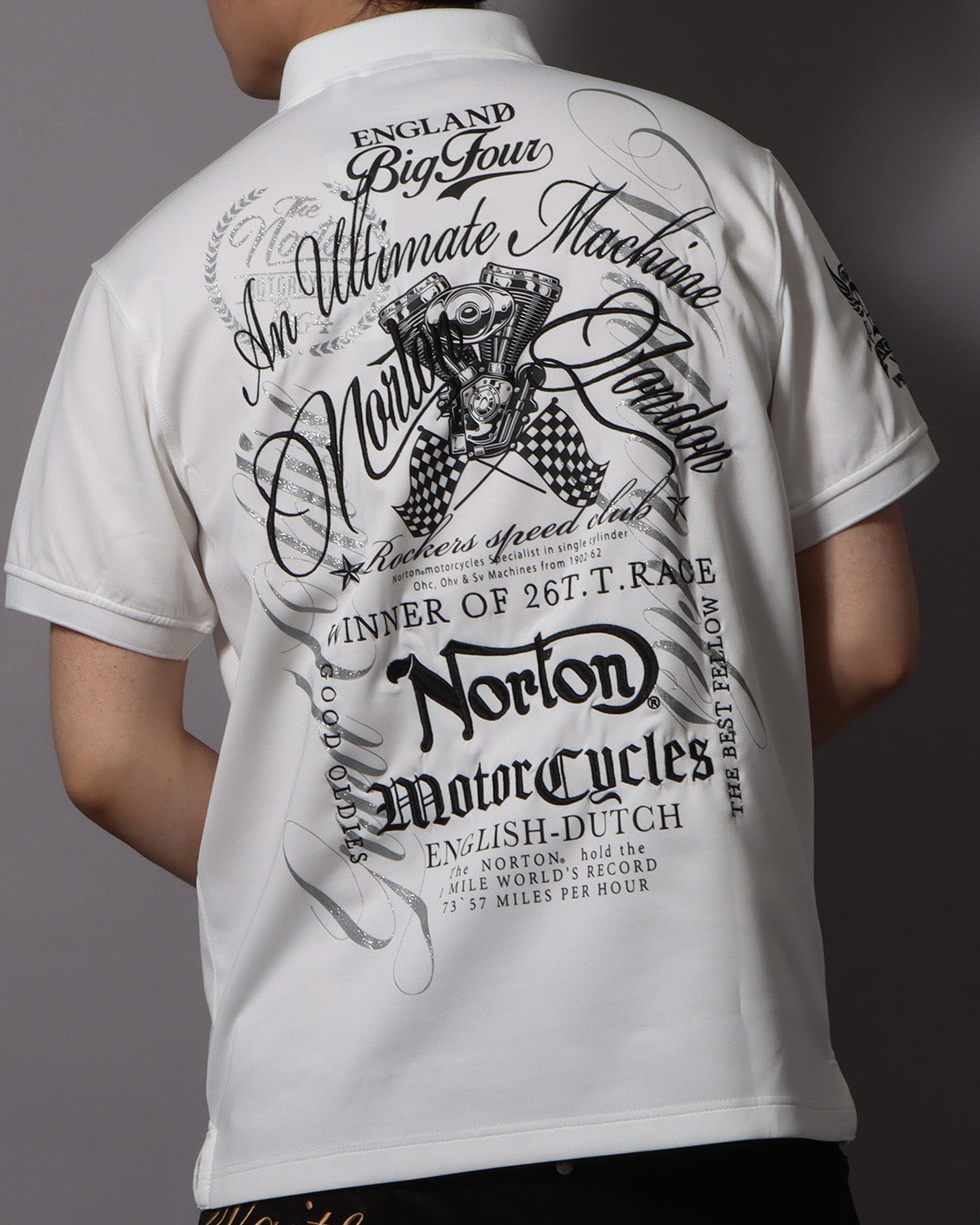 ホワイト：178cm/75kg(Lサイズ着用)