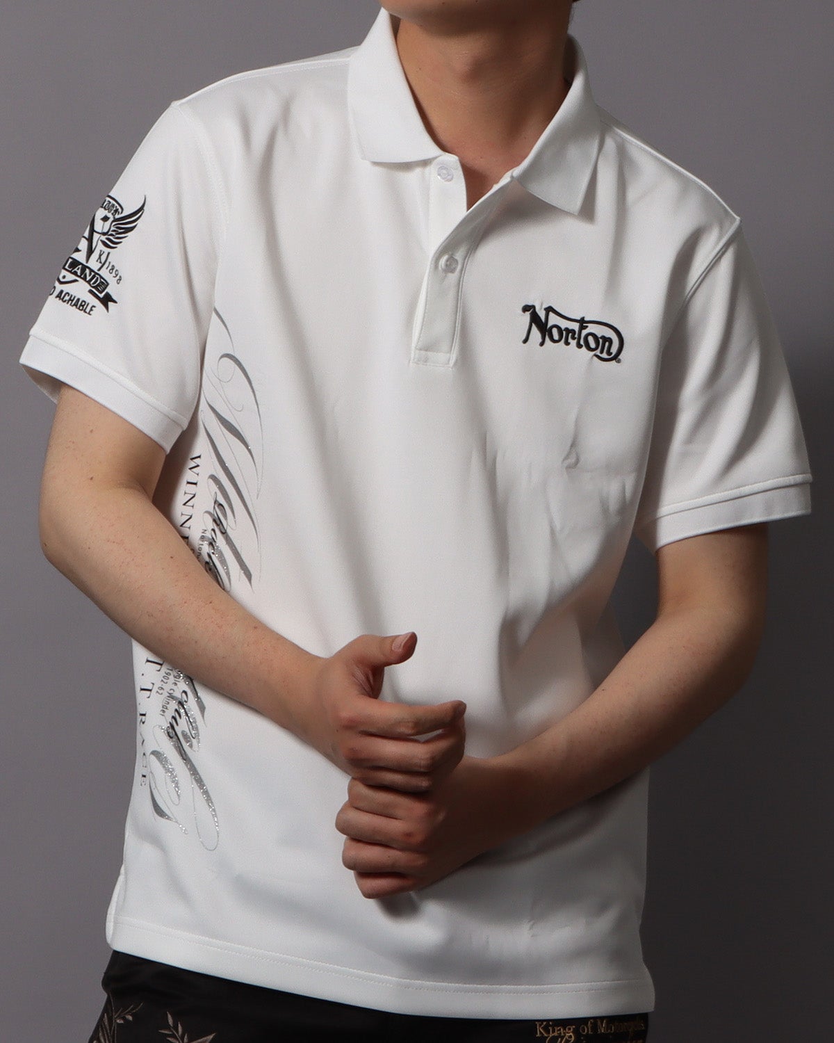 ホワイト：178cm/75kg(Lサイズ着用)