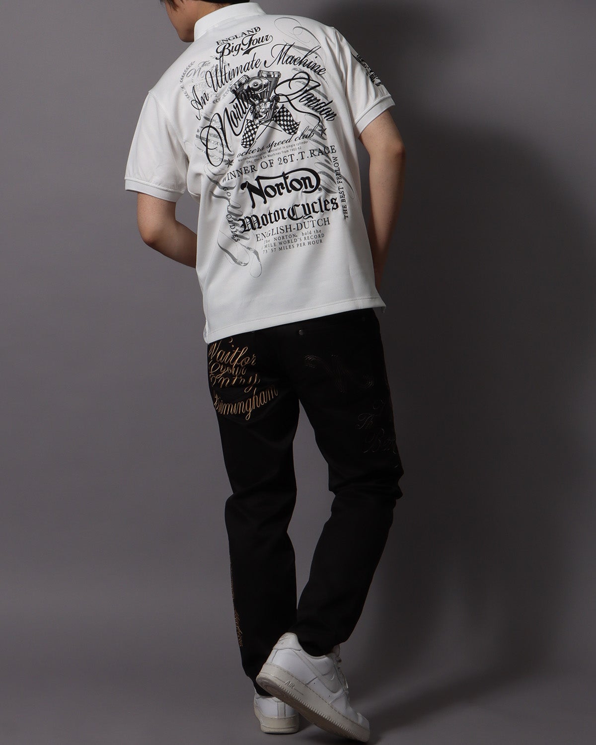 ホワイト：178cm/75kg(Lサイズ着用)