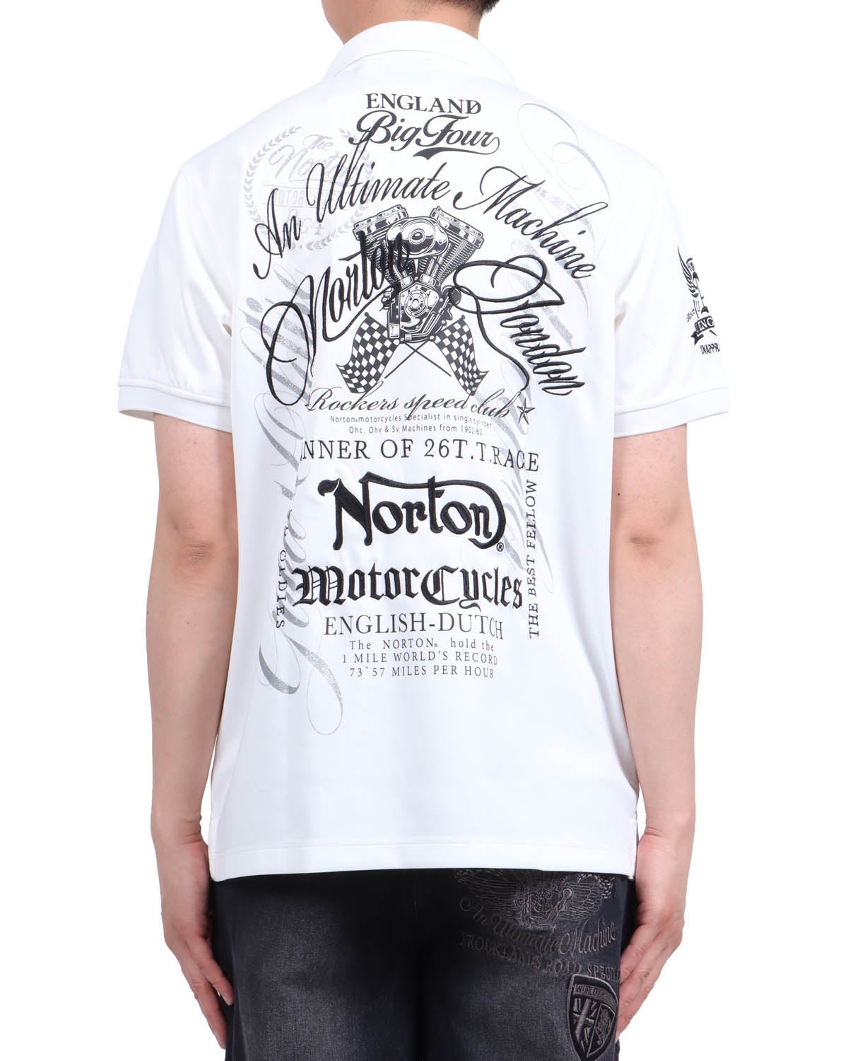 ホワイト：174cm62kg(Lサイズ着用)