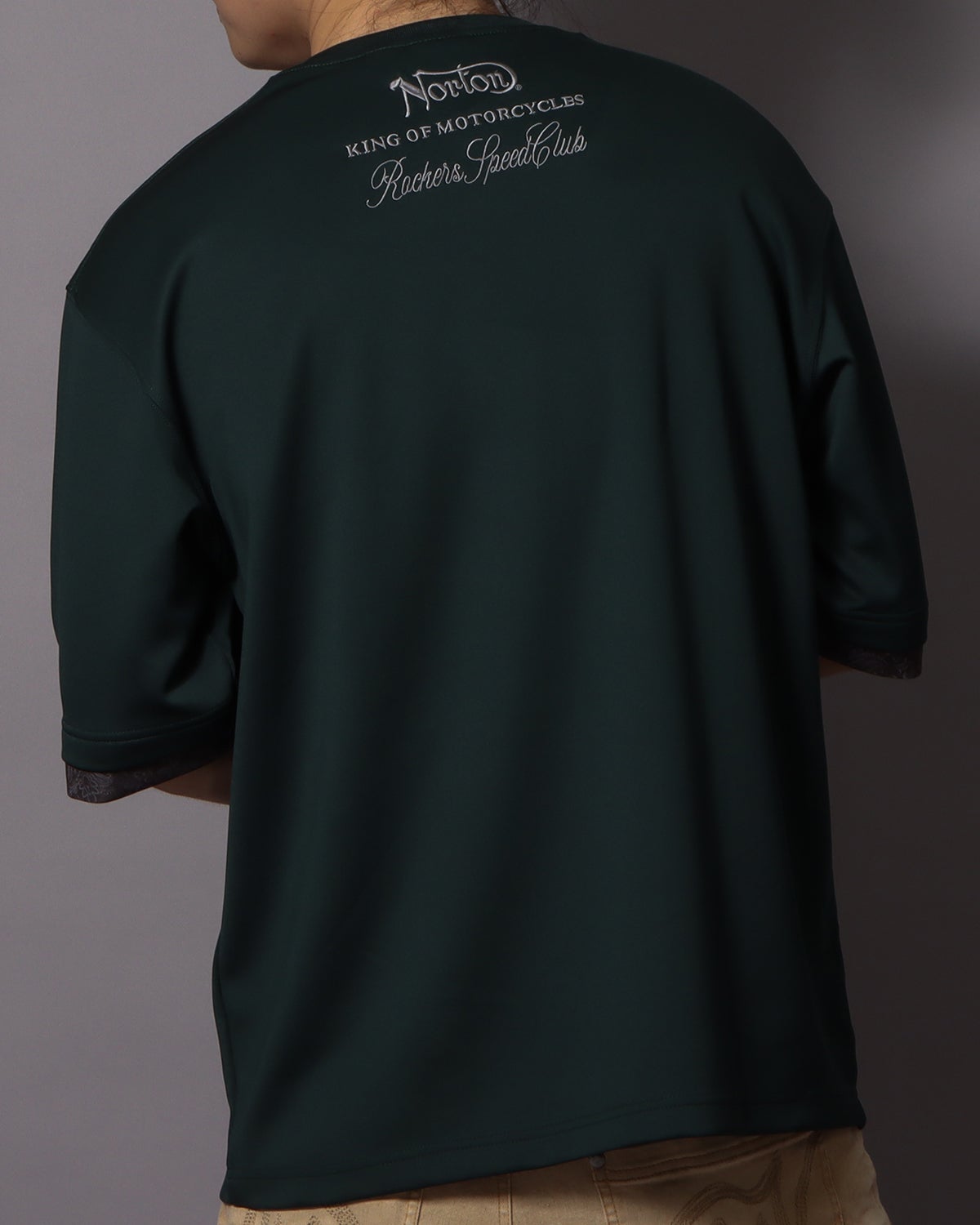 グリーングレー：178cm/75kg(Lサイズ着用)