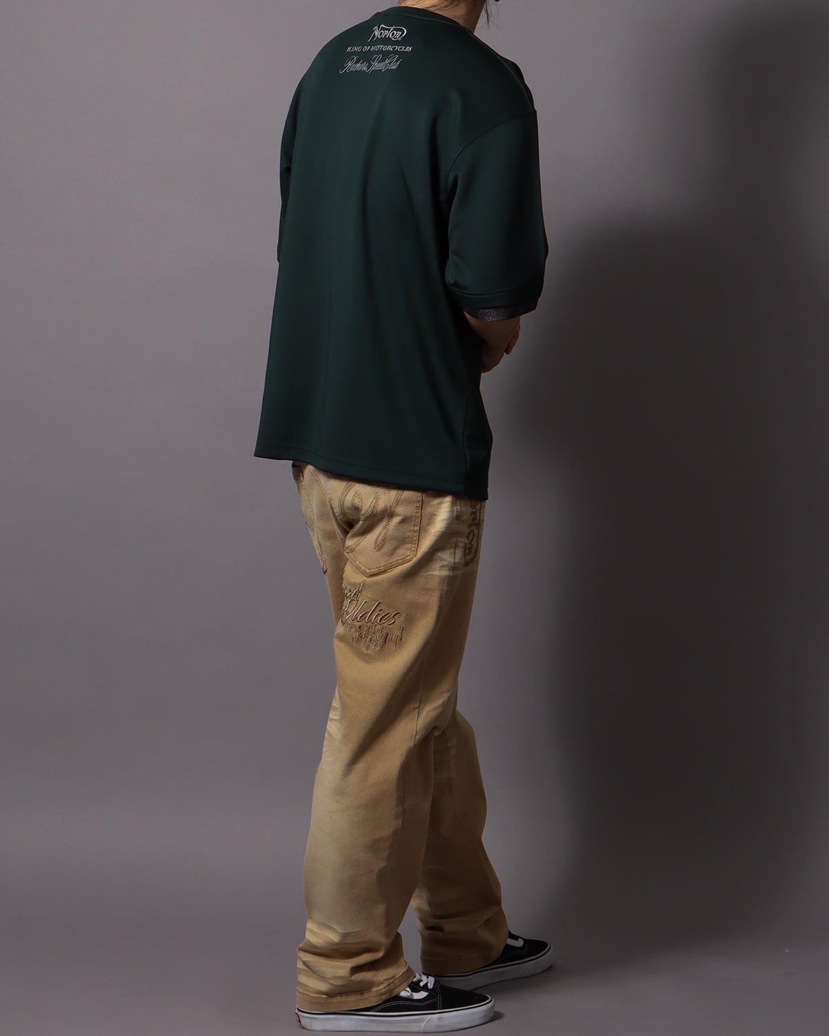 グリーングレー：178cm/75kg(Lサイズ着用)