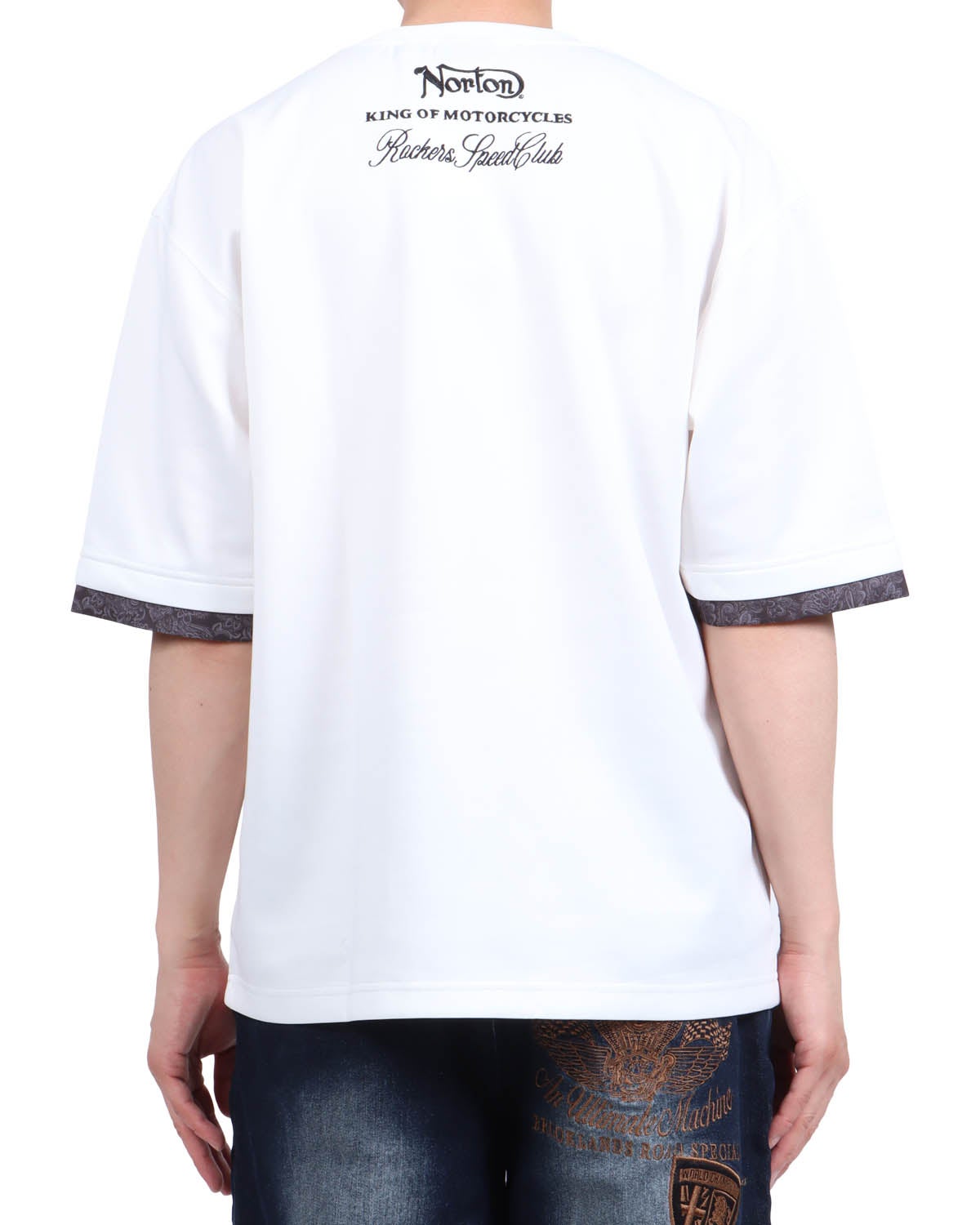 ホワイト：174cm62kg(Lサイズ着用)