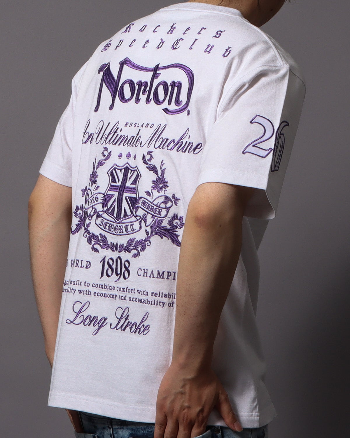 ホワイト：178cm/75kg(Lサイズ着用)