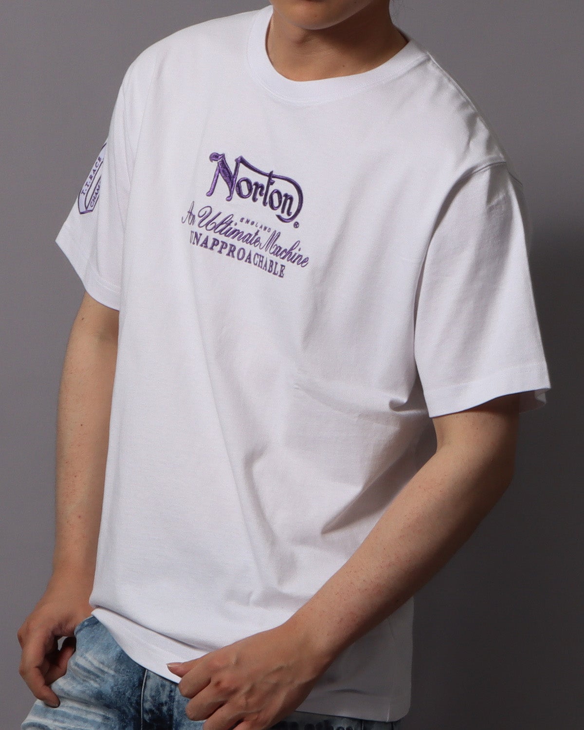 ホワイト：178cm/75kg(Lサイズ着用)