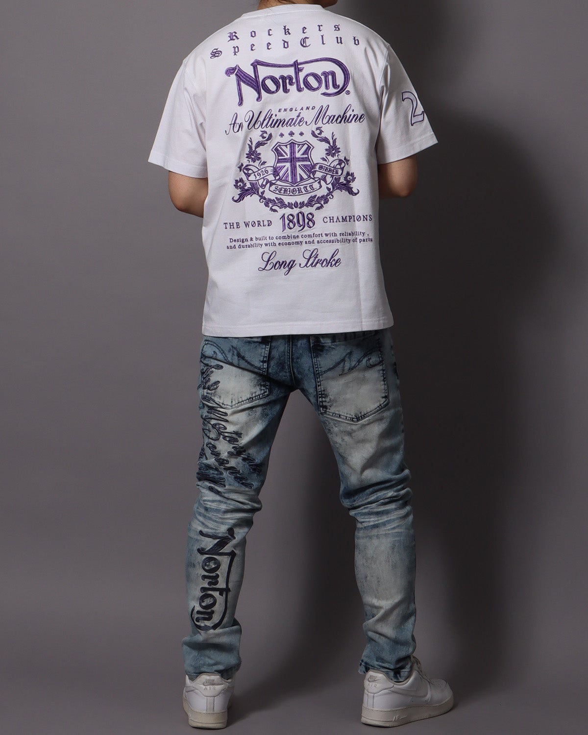 ホワイト：178cm/75kg(Lサイズ着用)