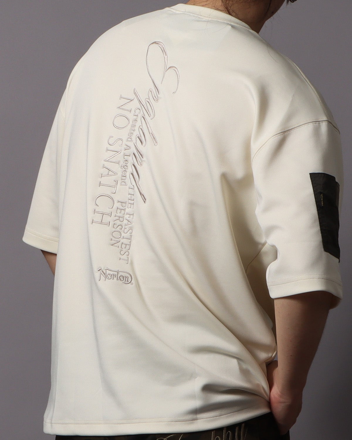 オフホワイト：178cm/75kg(Lサイズ着用)