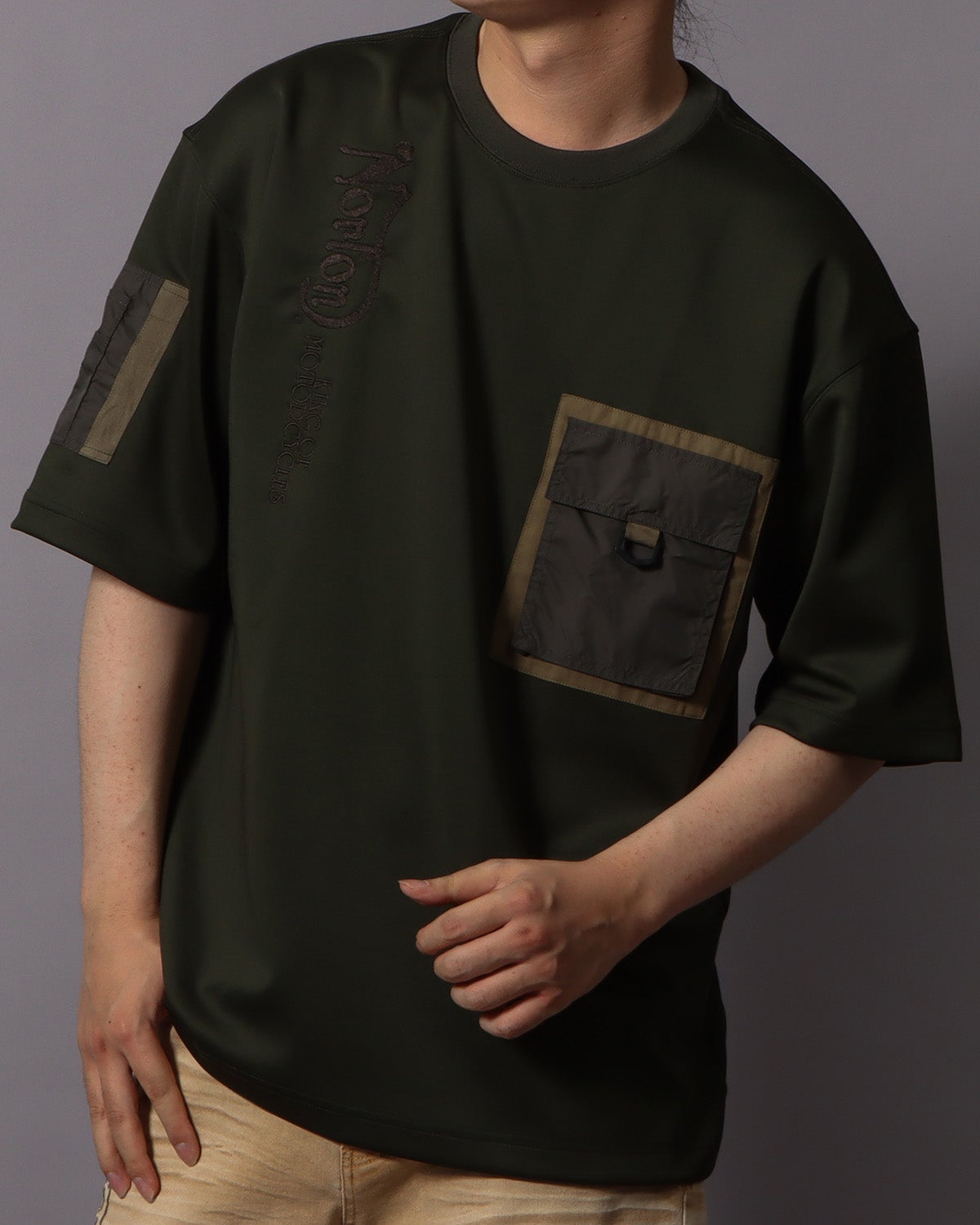 グリーングレー：178cm/75kg(Lサイズ着用)