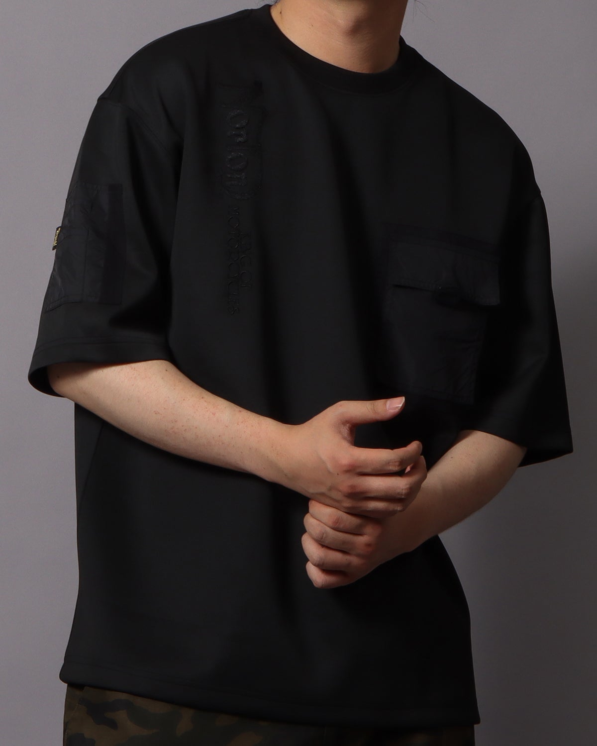 ブラック：178cm/75kg(Lサイズ着用)