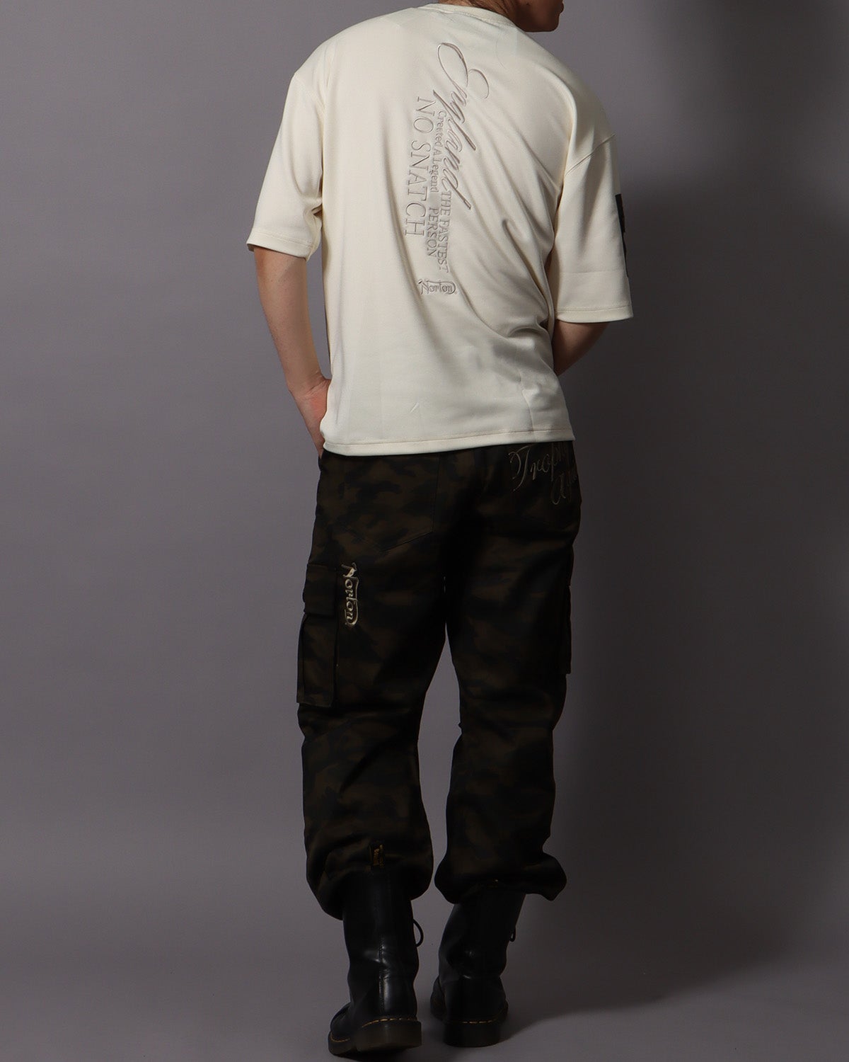 オフホワイト：178cm/75kg(Lサイズ着用)