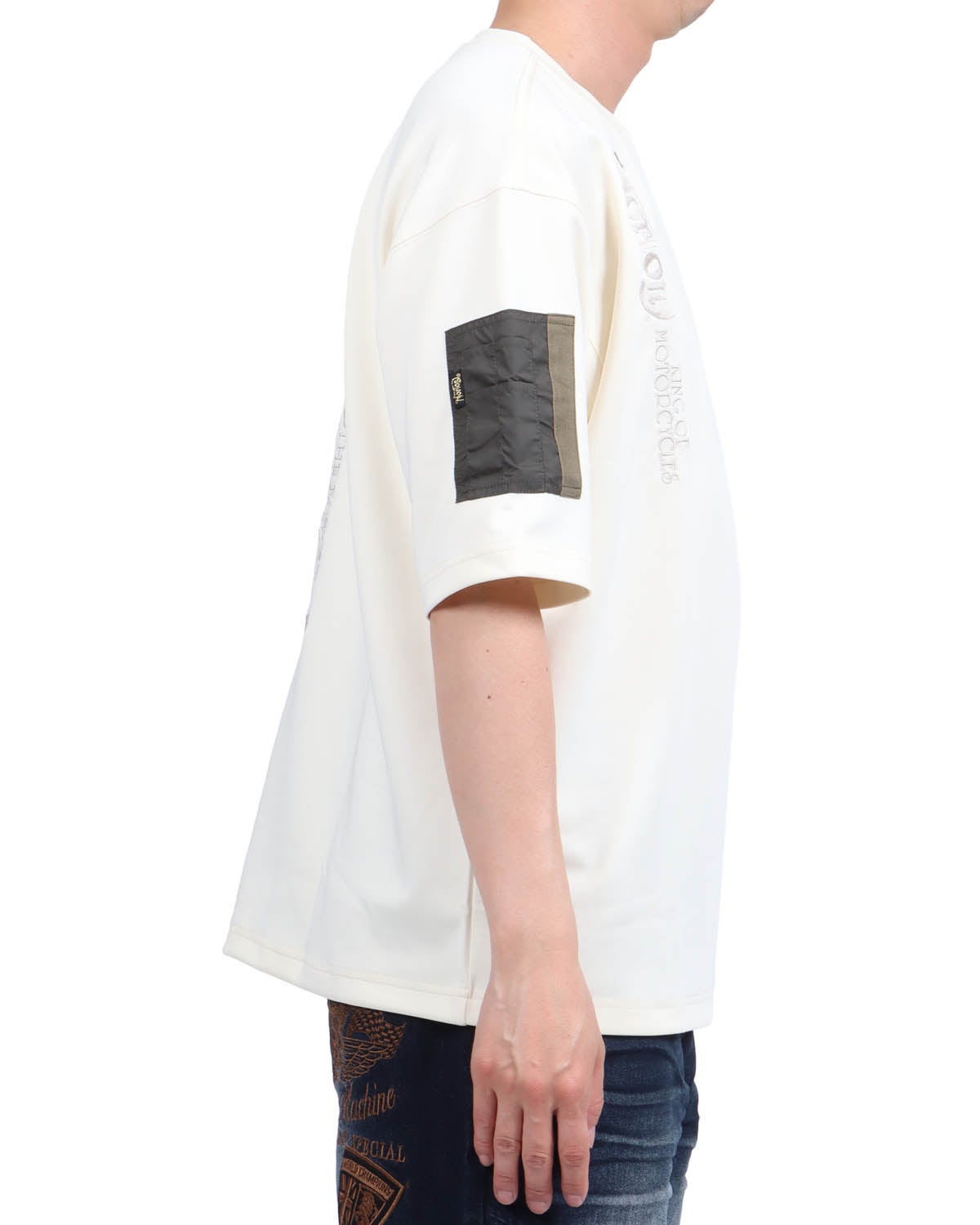 オフホワイト：174cm62kg(Lサイズ着用)