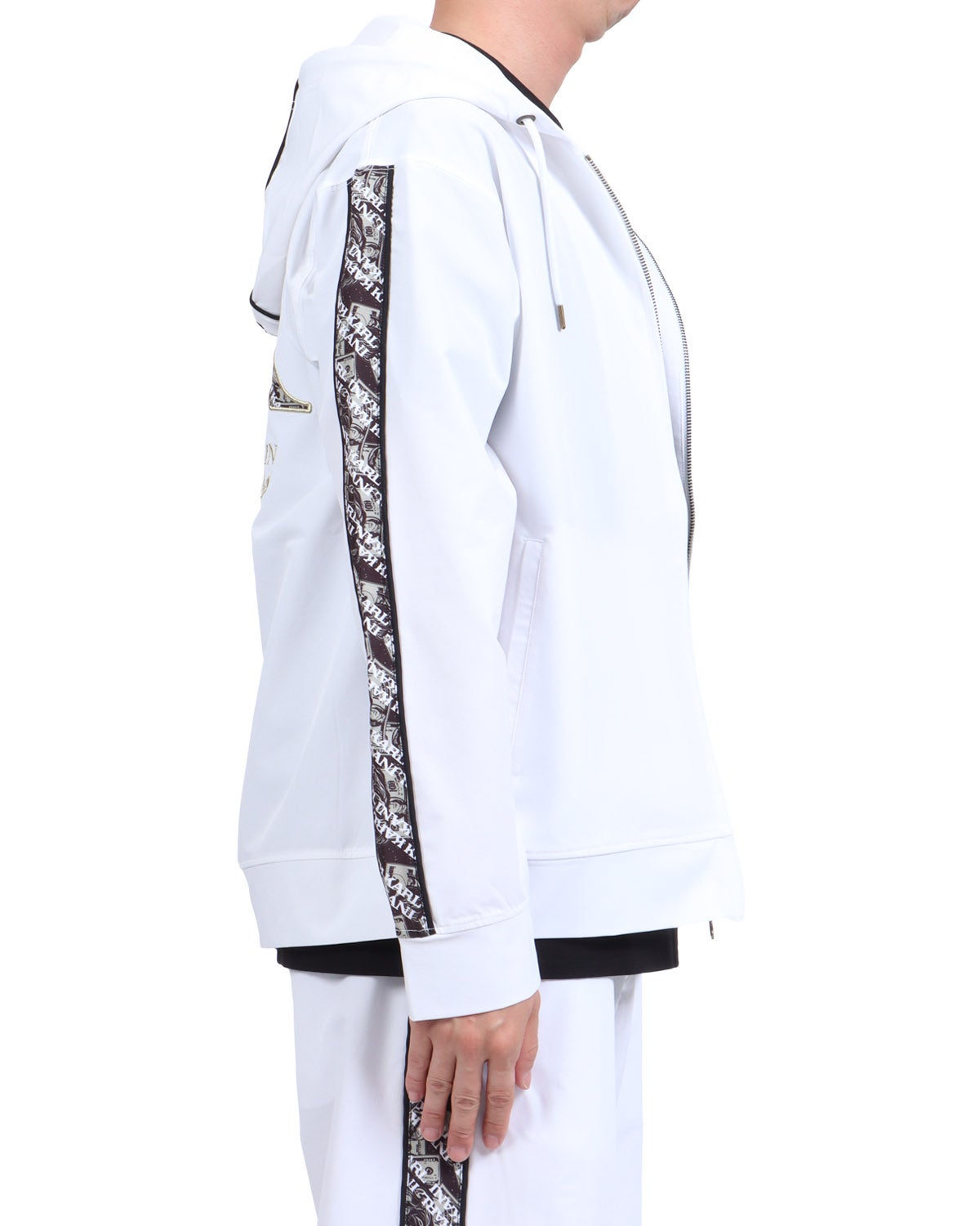 ホワイト：174cm62kg(Lサイズ着用)