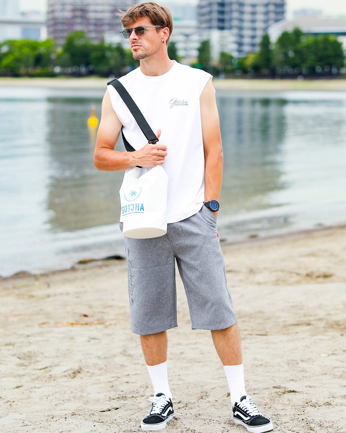 ブラック：180cm/70kg(Lサイズ着用)
