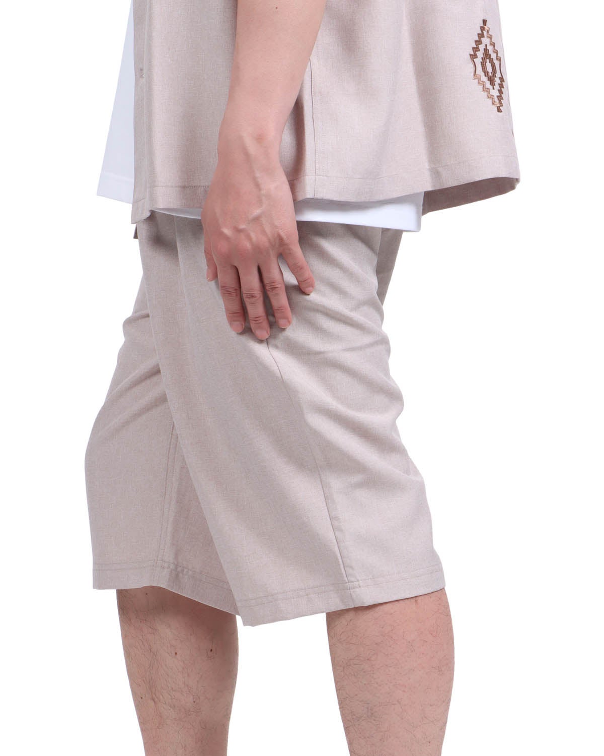 ベージュ：174cm62kg(Lサイズ着用)