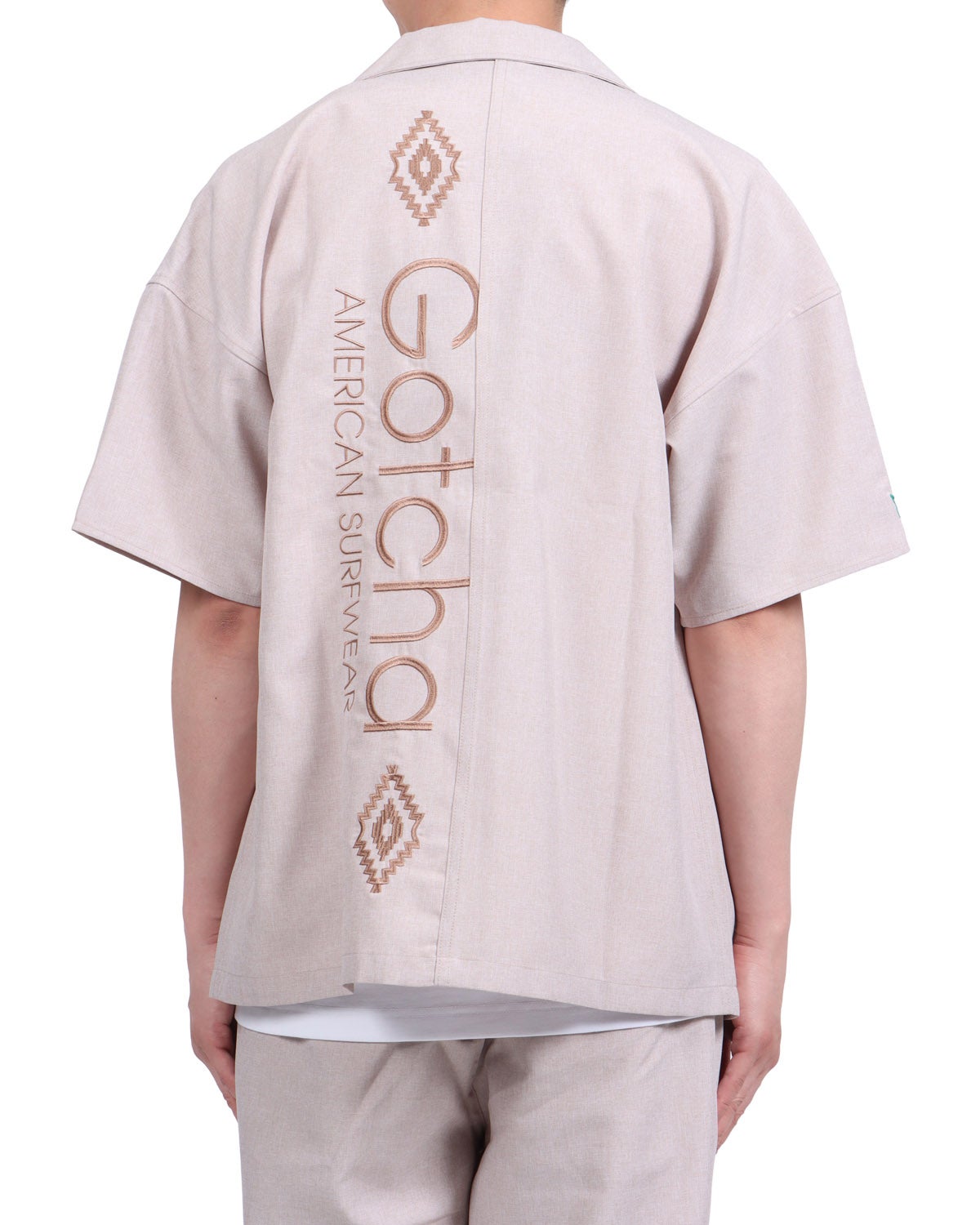 GOTCHA] リネンライク 縦ロゴ 半袖 シャツ | PEET ONLINE STORE