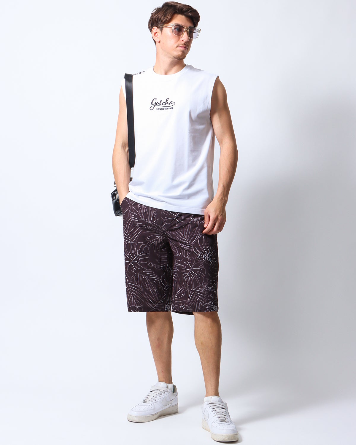 ホワイト：180cm/70kg(Lサイズ着用)