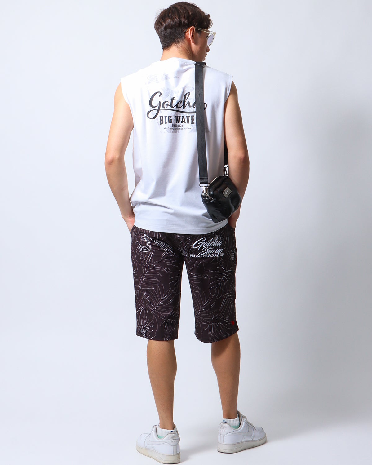 ホワイト：180cm/70kg(Lサイズ着用)