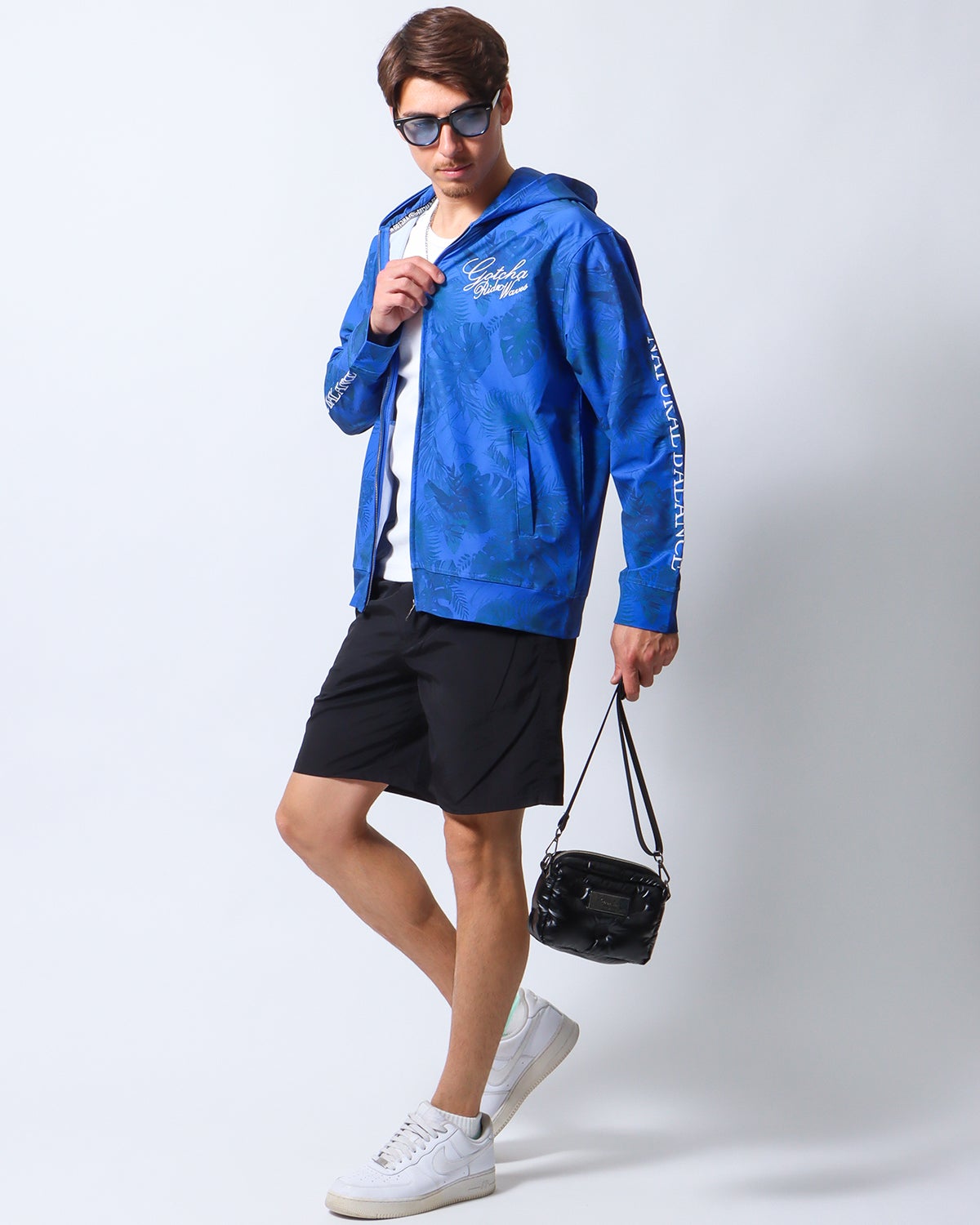 ブルー：180cm/70kg(Lサイズ着用)