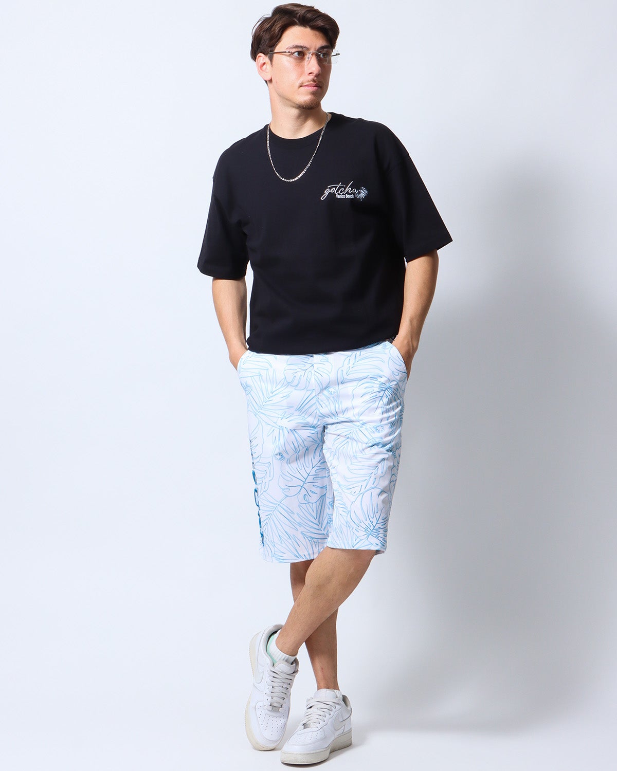 ホワイト：180cm/70kg(Lサイズ着用)