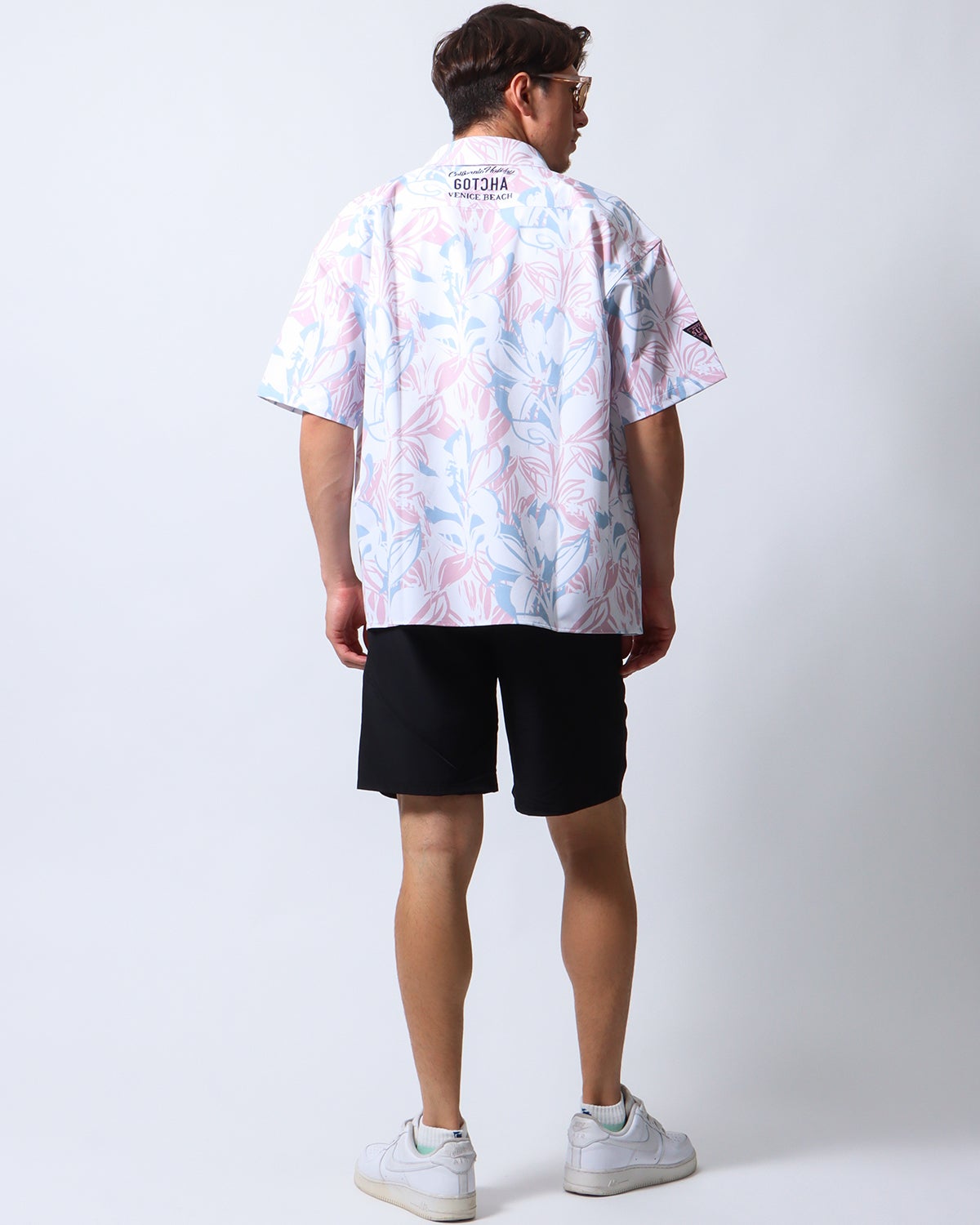 ホワイト：180cm/70kg(Lサイズ着用)