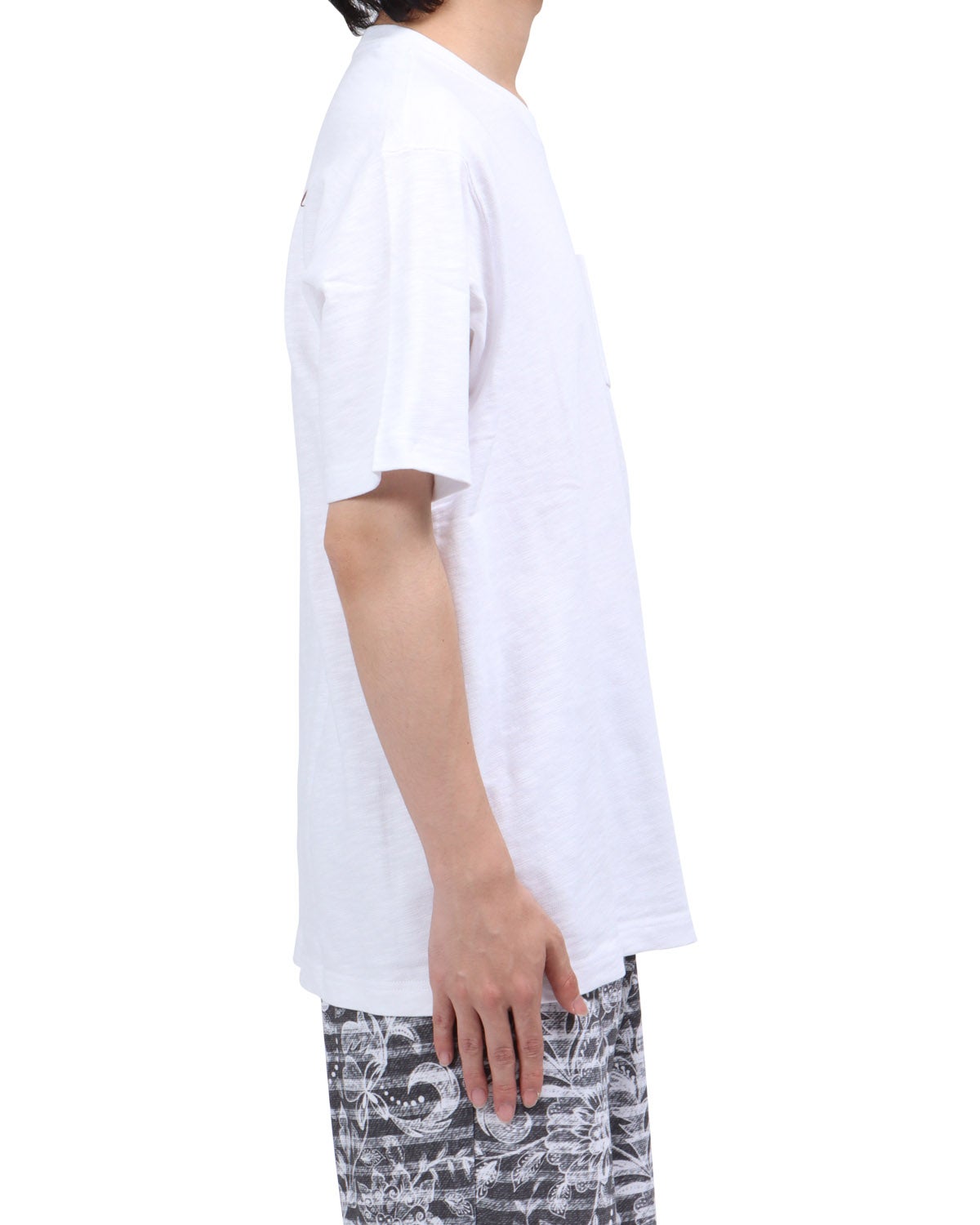 ホワイト：173cm63kg(Lサイズ着用)