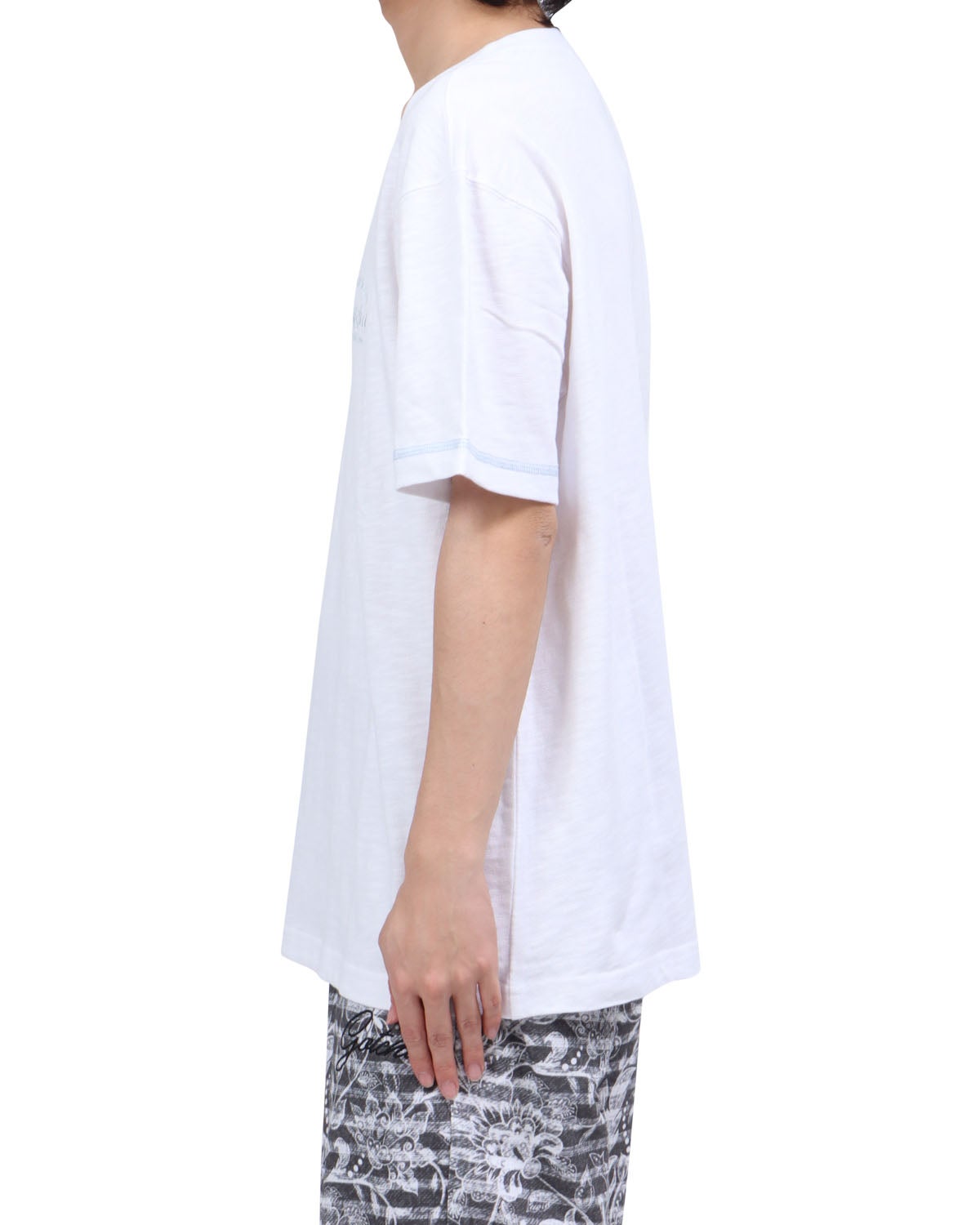 ホワイト：173cm63kg(Lサイズ着用)