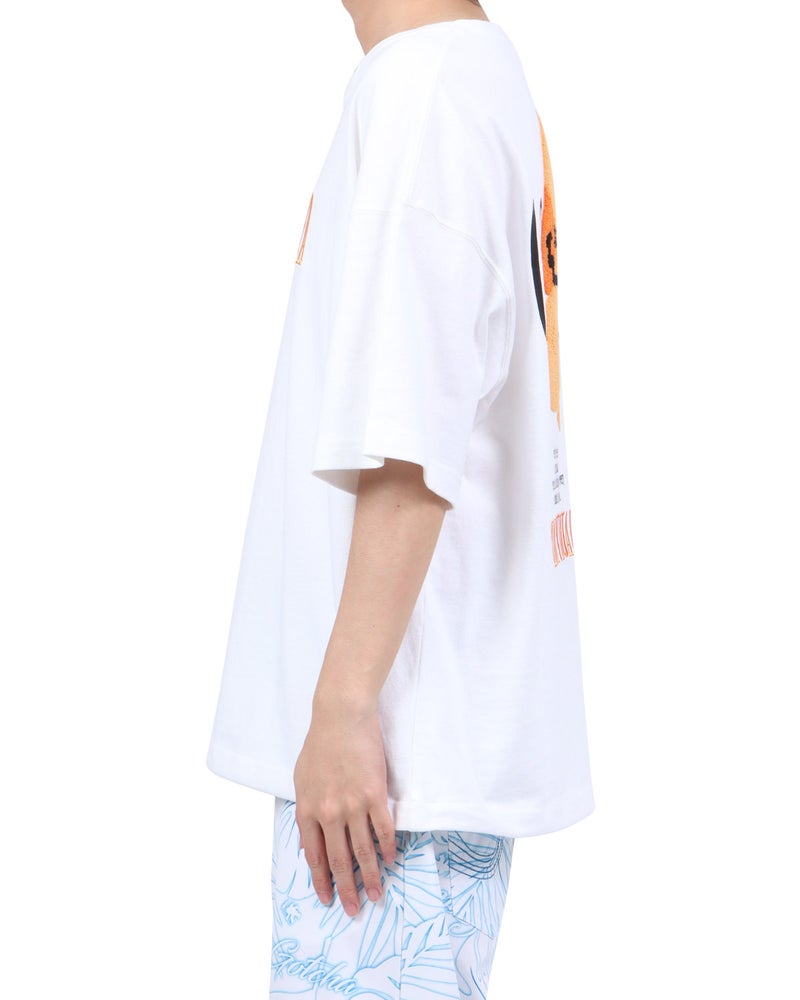 ホワイト：173cm63kg(Lサイズ着用)