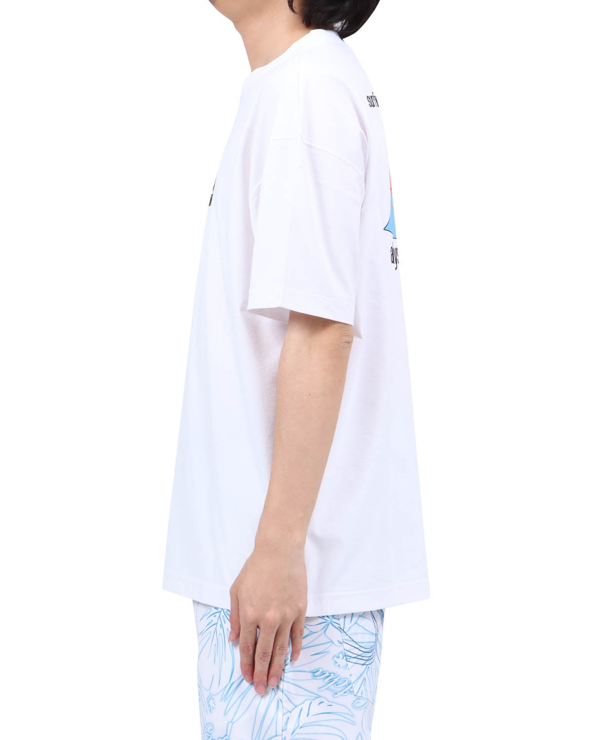 ホワイト：173cm63kg(Lサイズ着用)