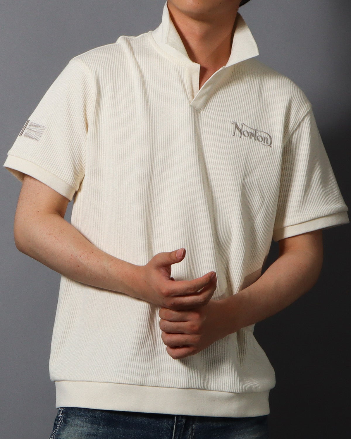 ホワイト：178cm/75kg(Lサイズ着用)