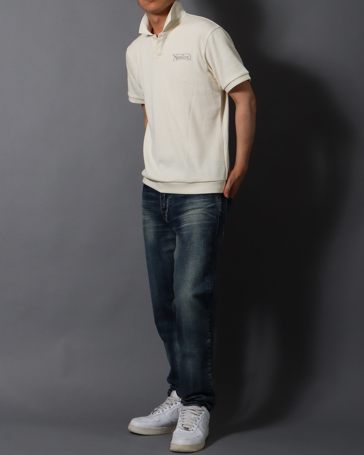 ホワイト：178cm/75kg(Lサイズ着用)