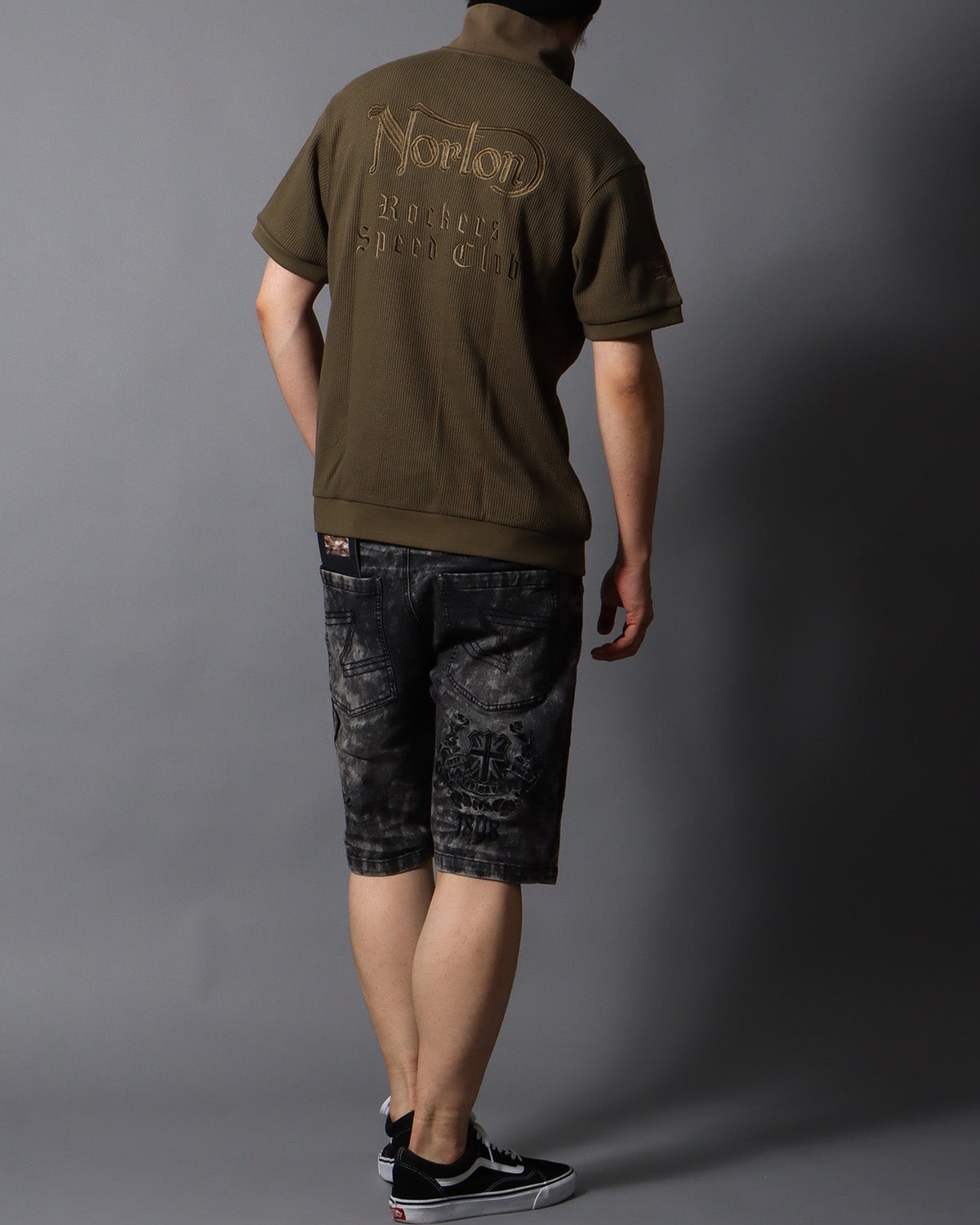 カーキ：178cm/75kg(Lサイズ着用)