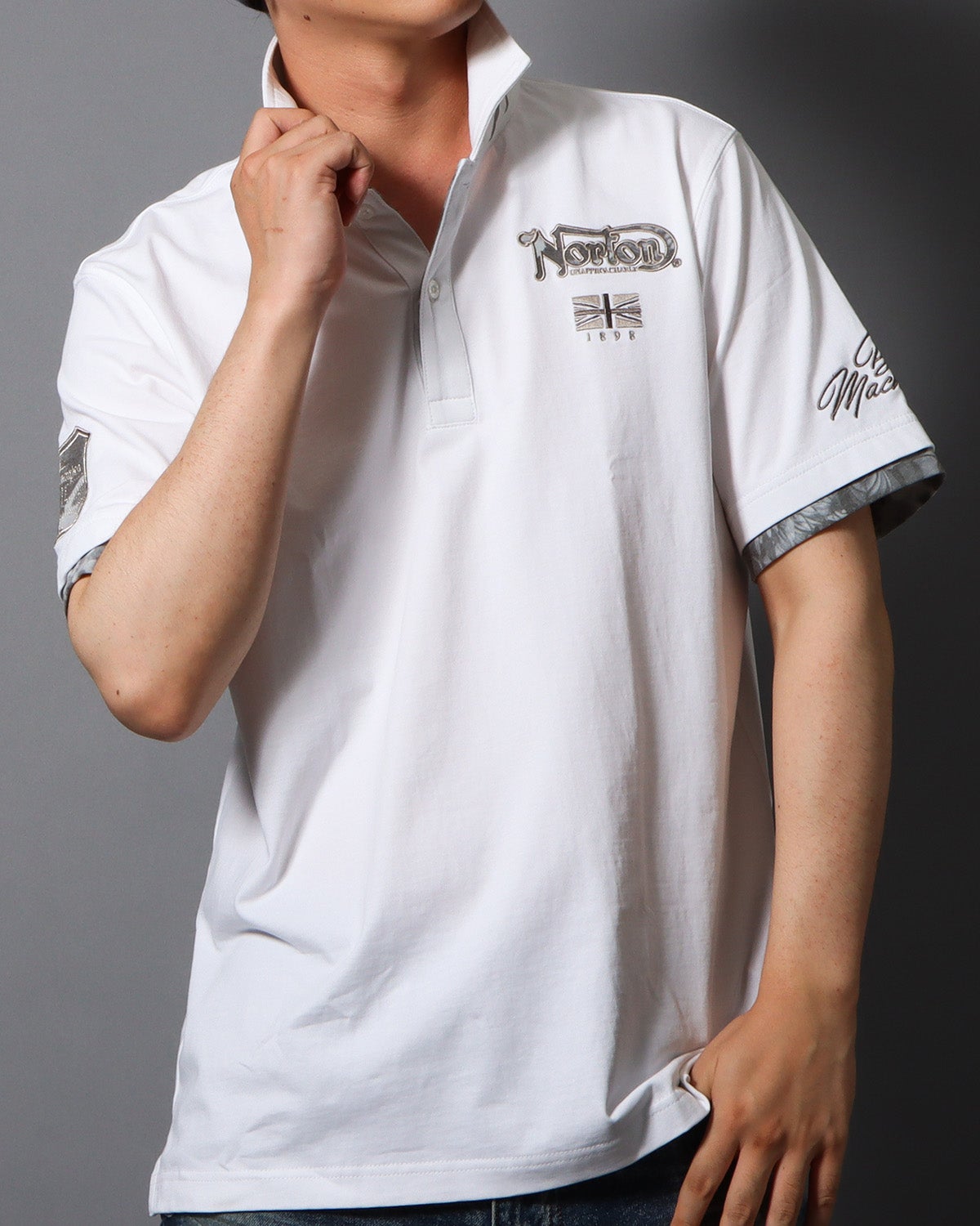 ホワイト：178cm/75kg(Lサイズ着用)