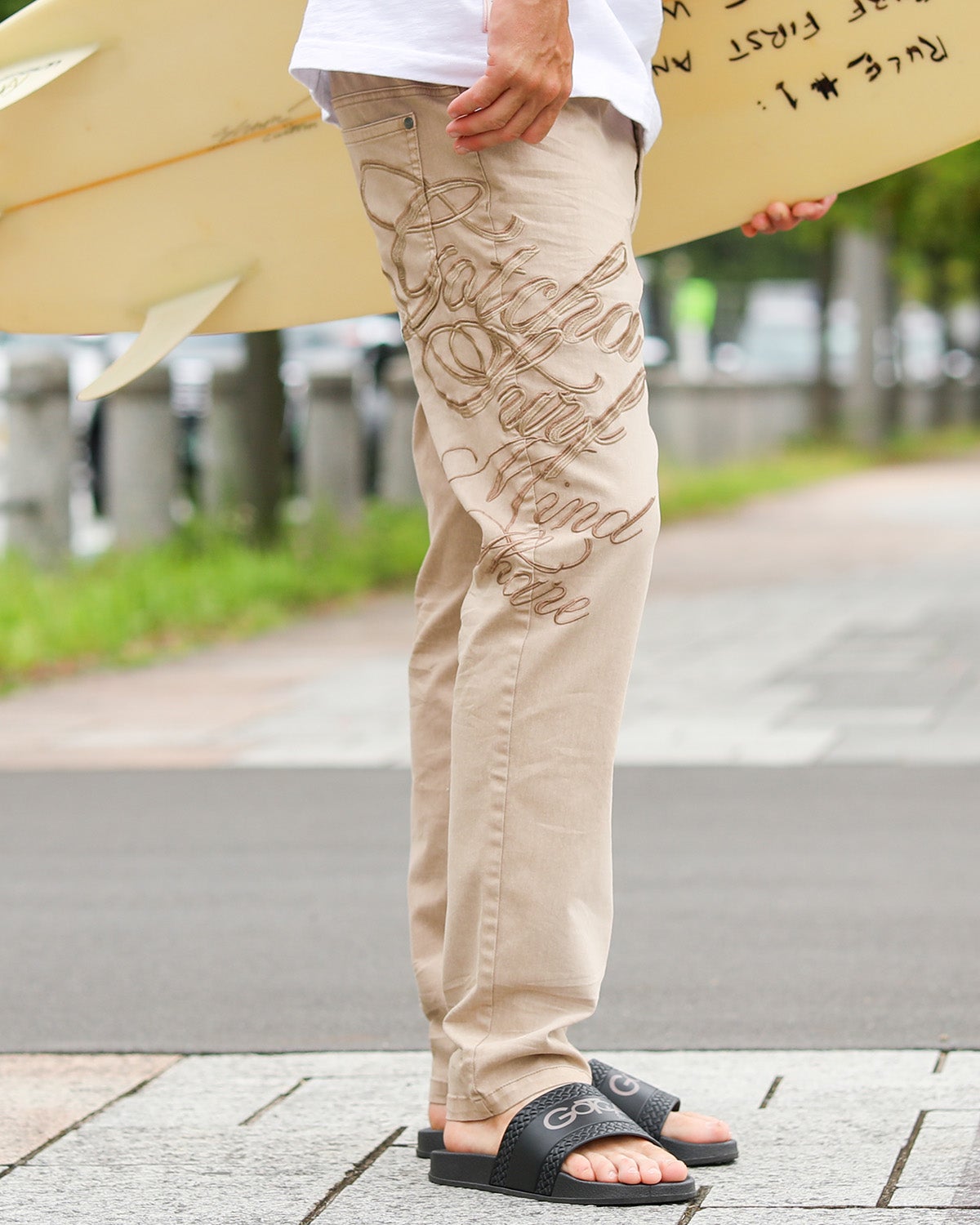 ベージュ：183cm/70kg(Lサイズ着用)