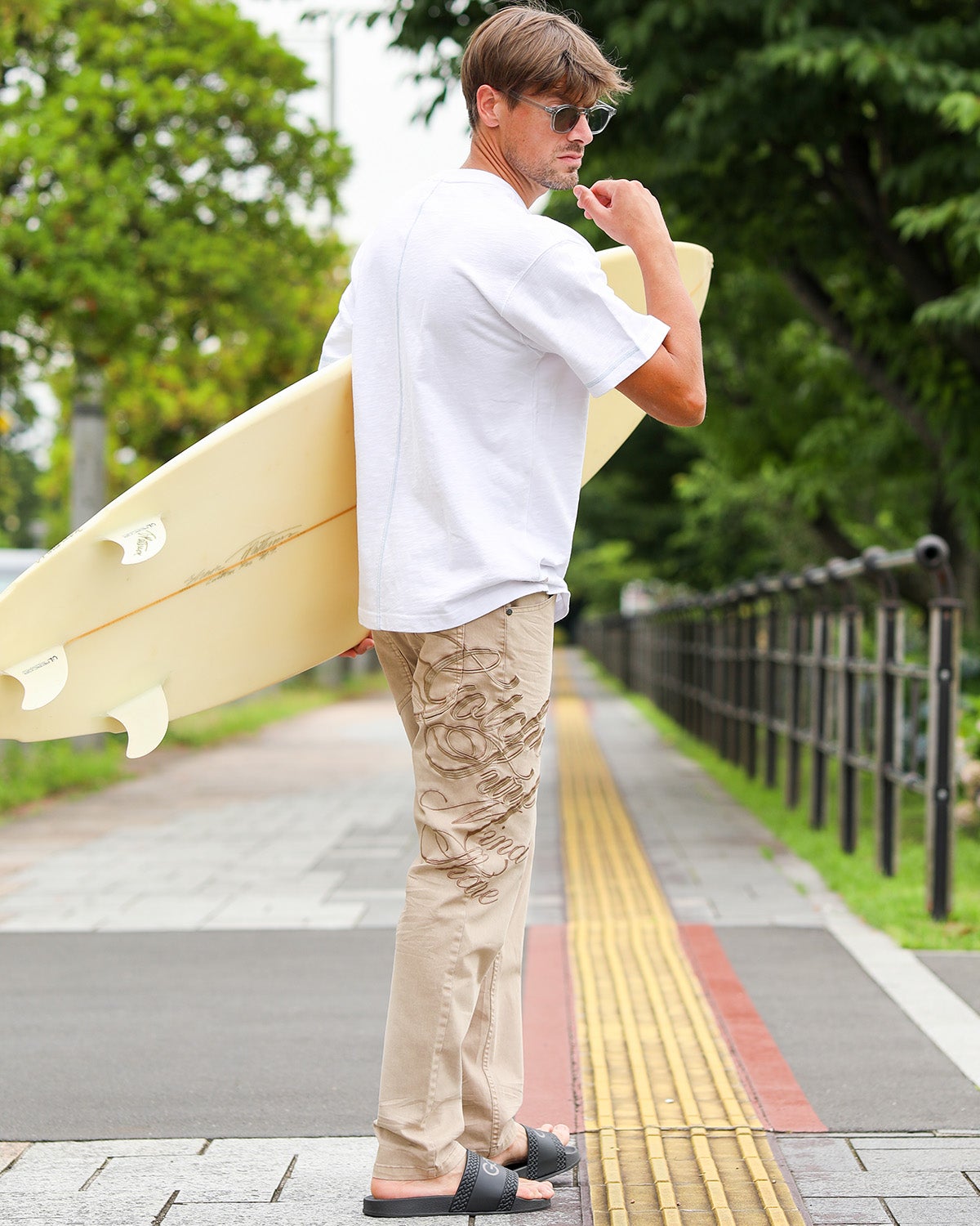 ベージュ：183cm/70kg(Lサイズ着用)