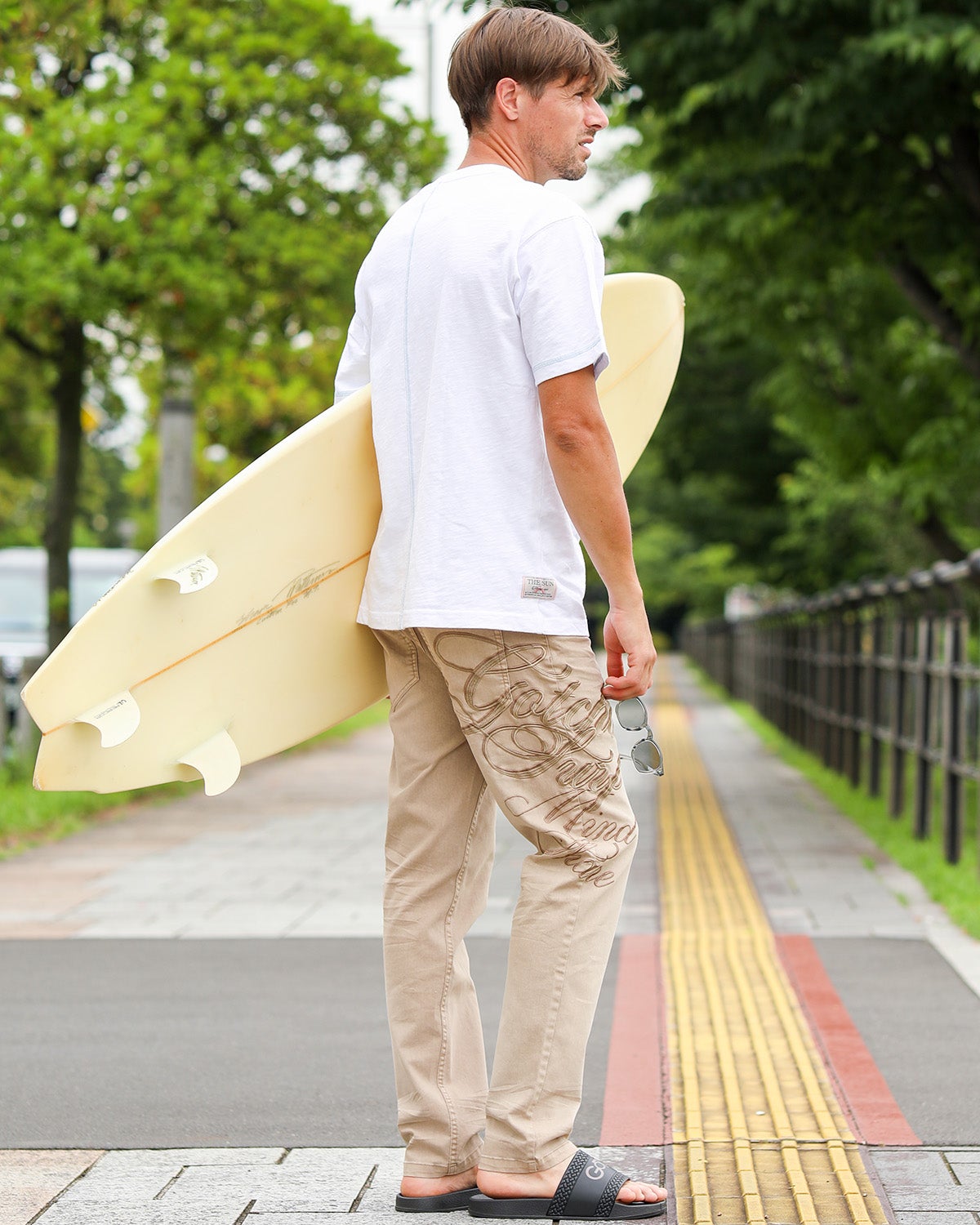 ベージュ：183cm/70kg(Lサイズ着用)