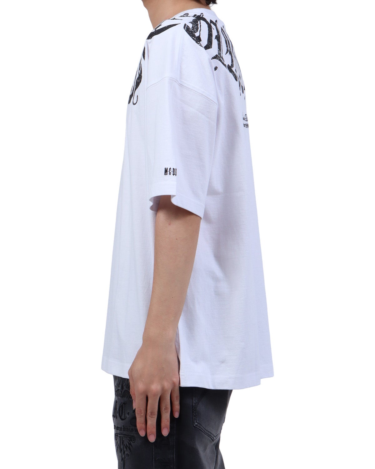 ホワイト：173cm63kg(Lサイズ着用)