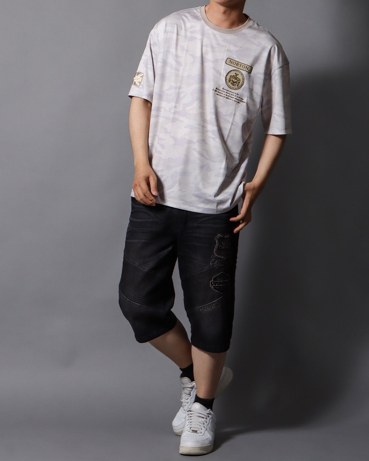 ベージュ：178cm/75kg(Lサイズ着用)