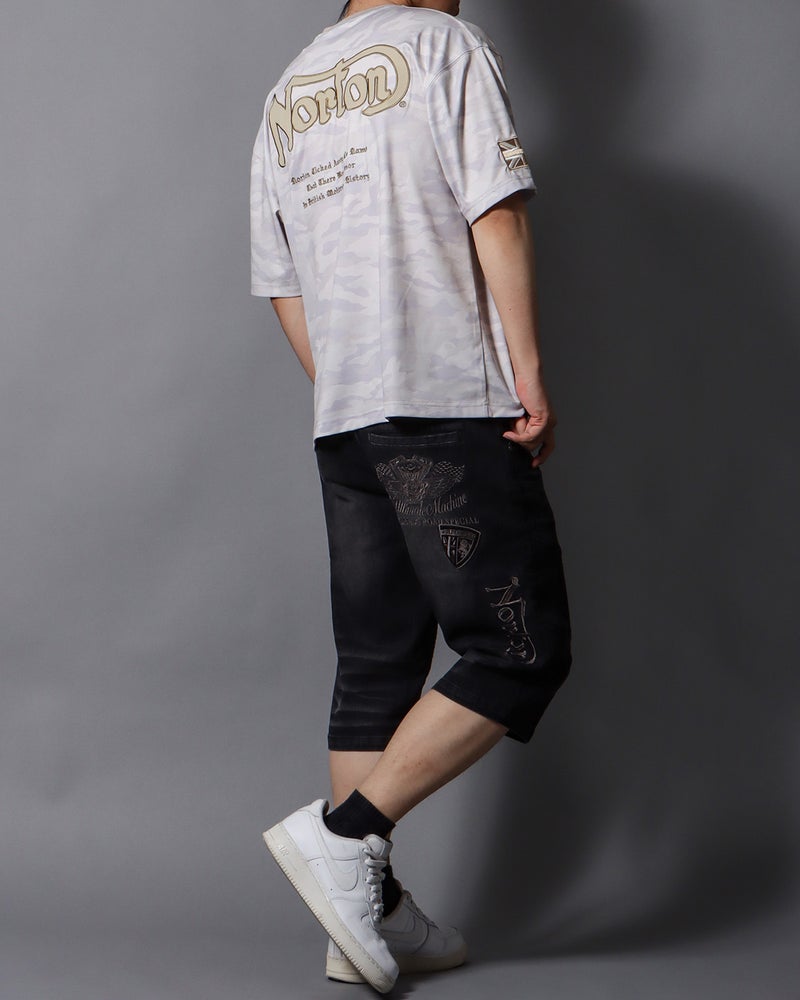 ベージュ：178cm/75kg(Lサイズ着用)