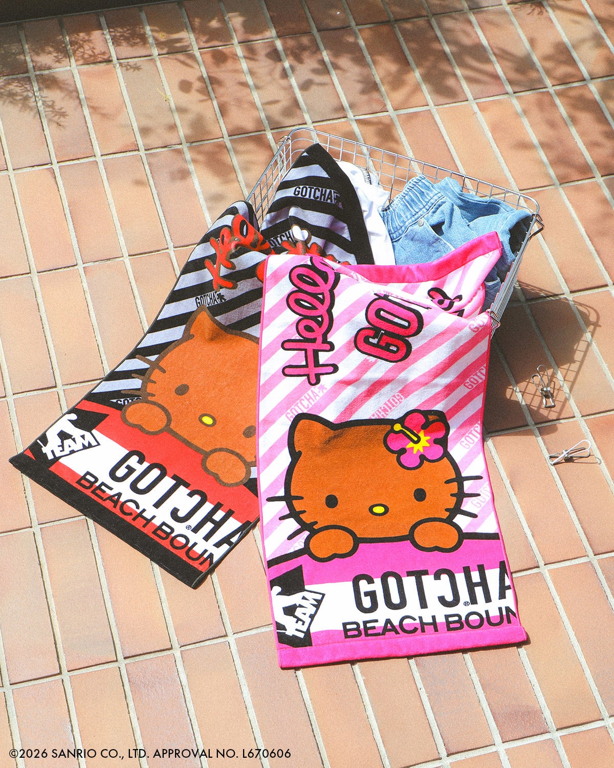 GOTCHA] 日焼け ハローキティ フェイスタオル | PEET ONLINE STORE